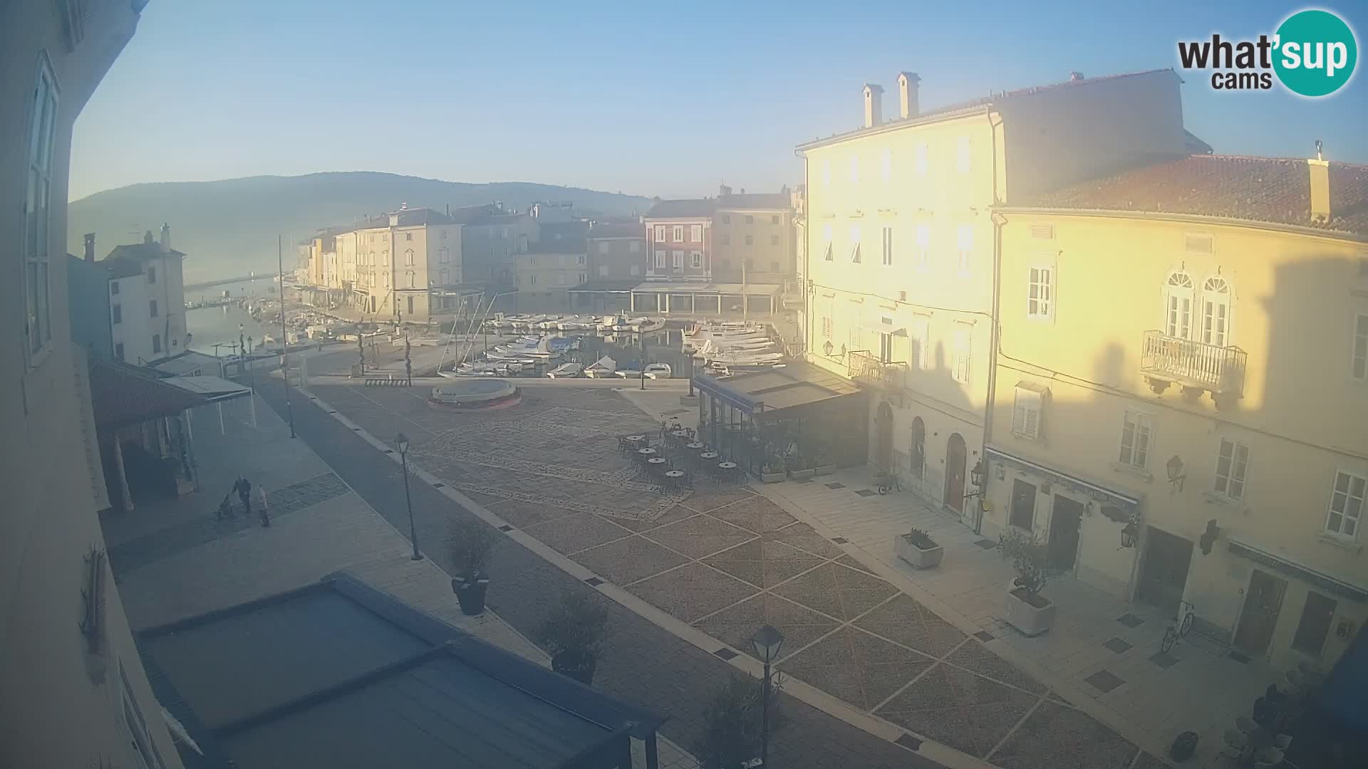 LIVE cam Cres Stadt – Hauptplatz und “mandrač” – Cres Insel – Kroatien