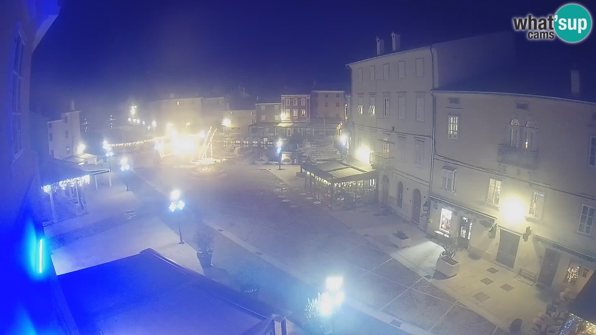 Kamera v ŽIVO Cres mesto – glavni trg in “mandrač” – otok Cres – Hrvaška