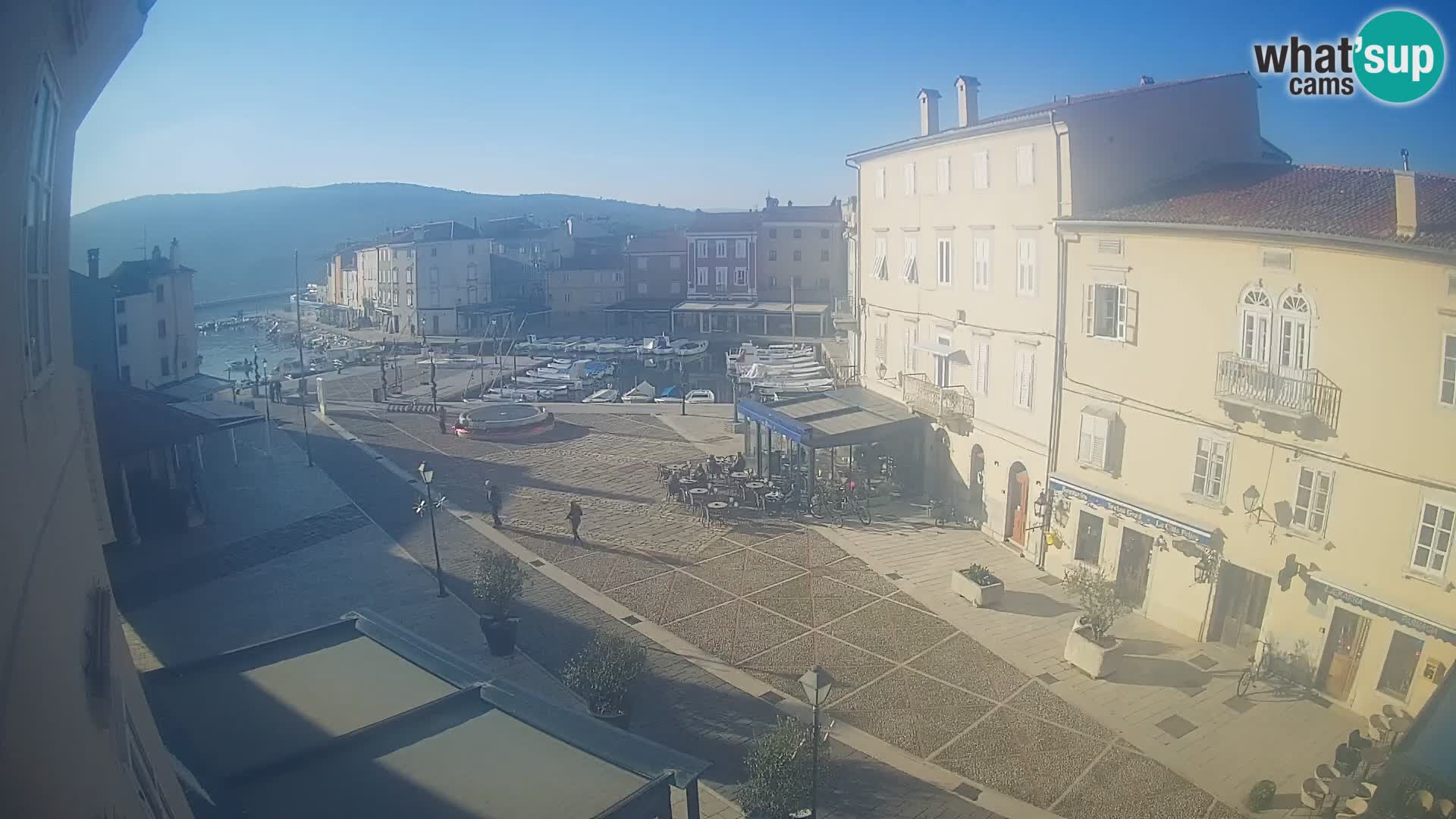 LIVE cam Cres città – piazza principale e “mandrač” – isola di Cherso – Croazia