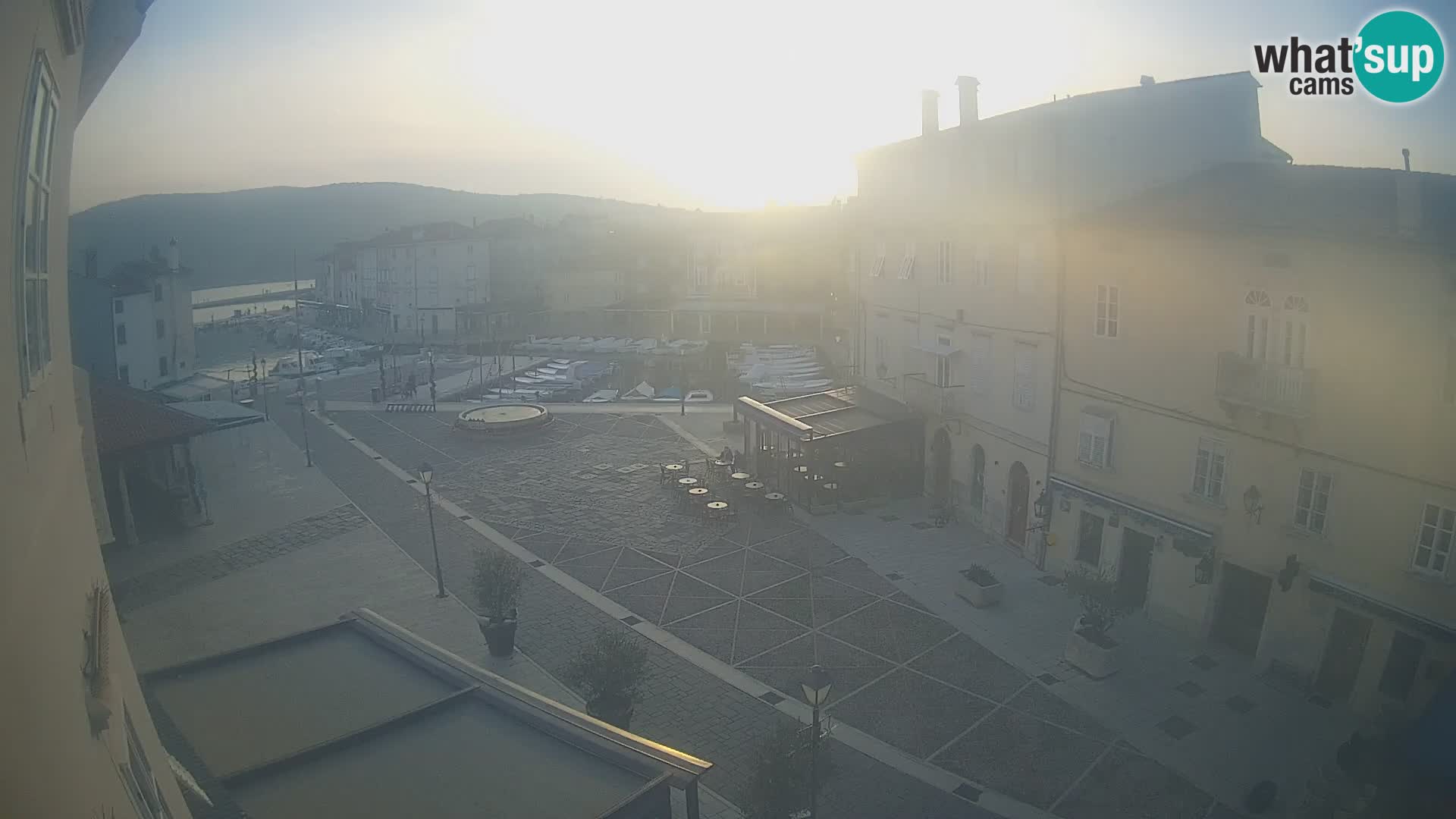 LIVE cam Cres Stadt – Hauptplatz und “mandrač” – Cres Insel – Kroatien
