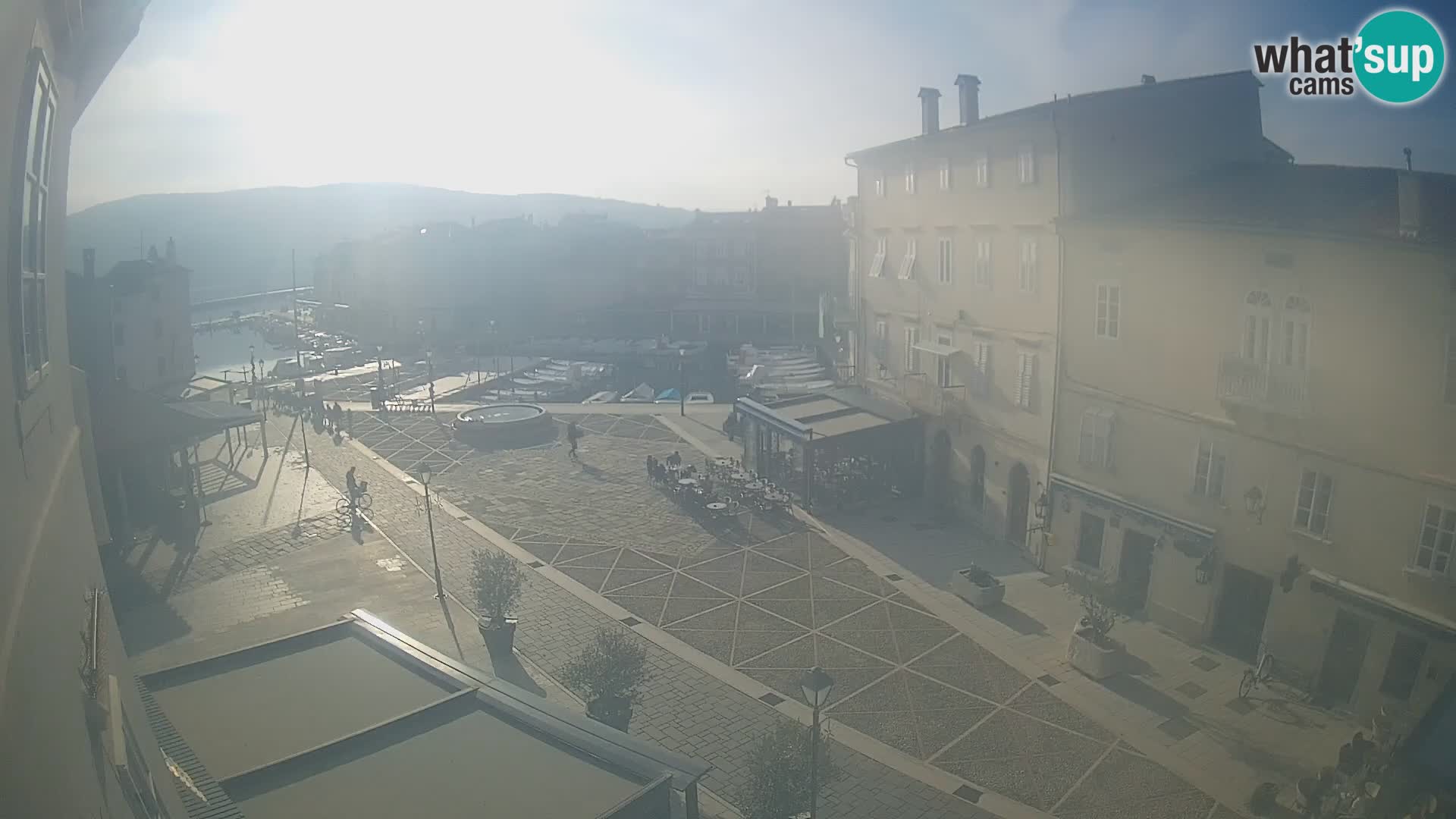 LIVE cam Cres city – place principale et “mandrač” – île de Cres – Croatie