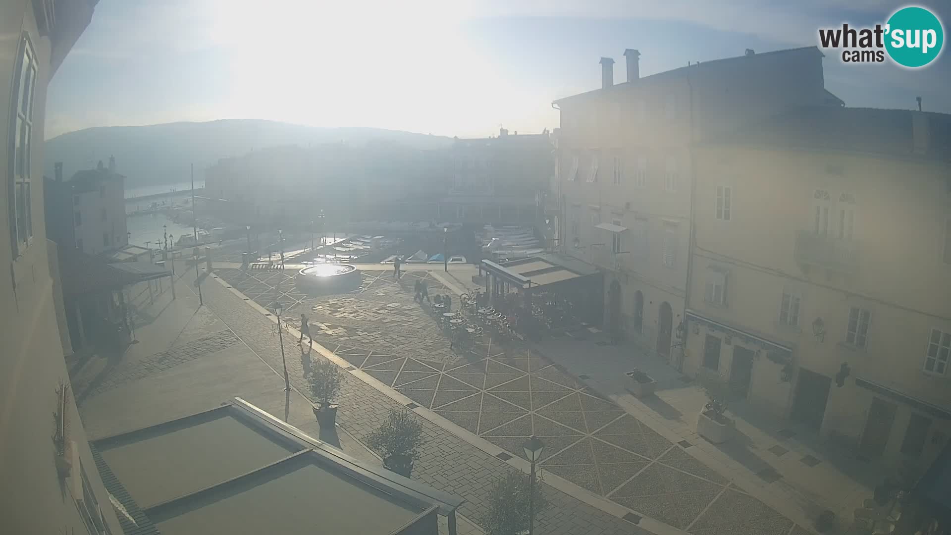 LIVE cam Cres city – place principale et “mandrač” – île de Cres – Croatie