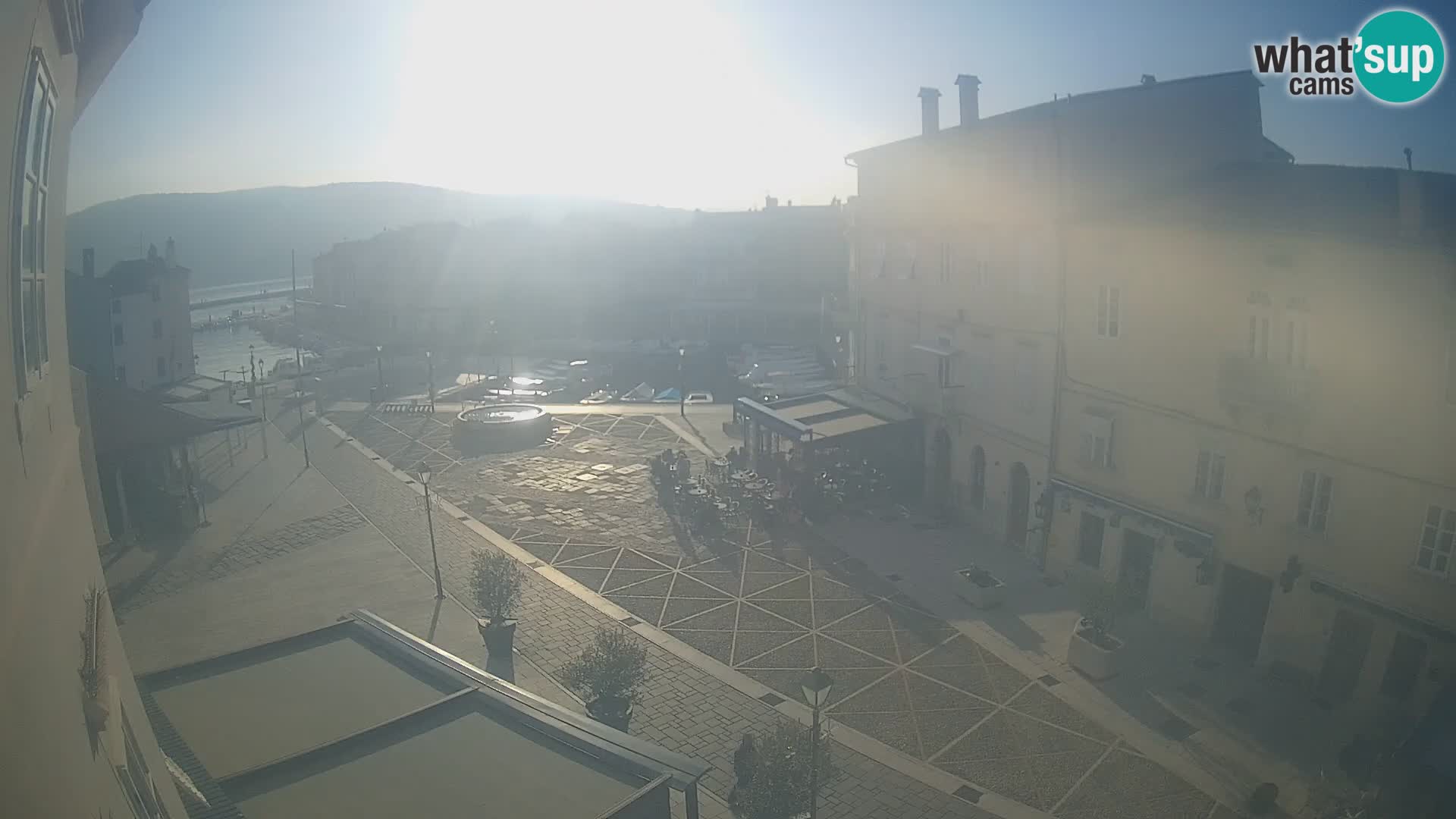 LIVE cam Cres Stadt – Hauptplatz und “mandrač” – Cres Insel – Kroatien