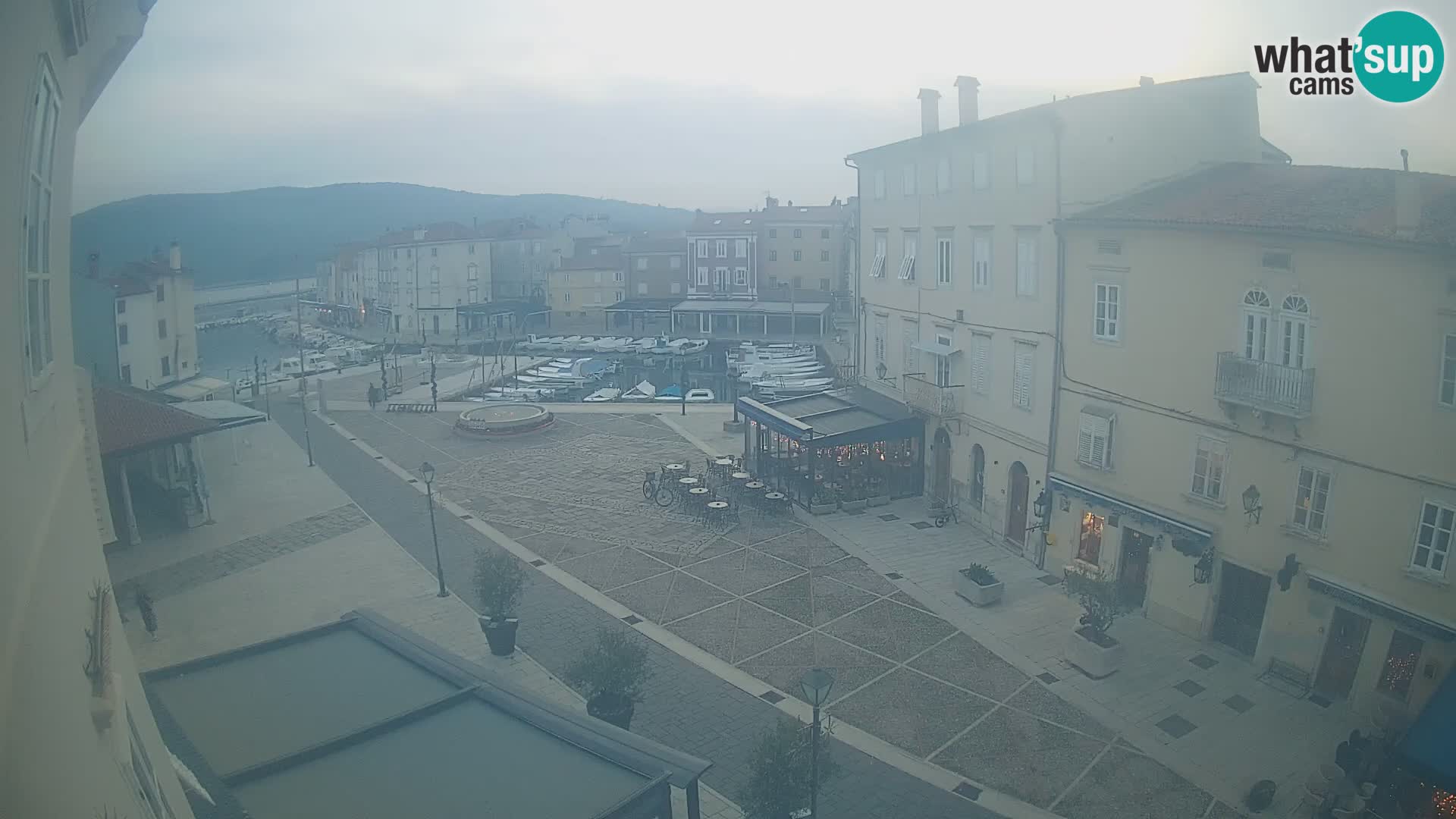 LIVE cam Cres Stadt – Hauptplatz und “mandrač” – Cres Insel – Kroatien