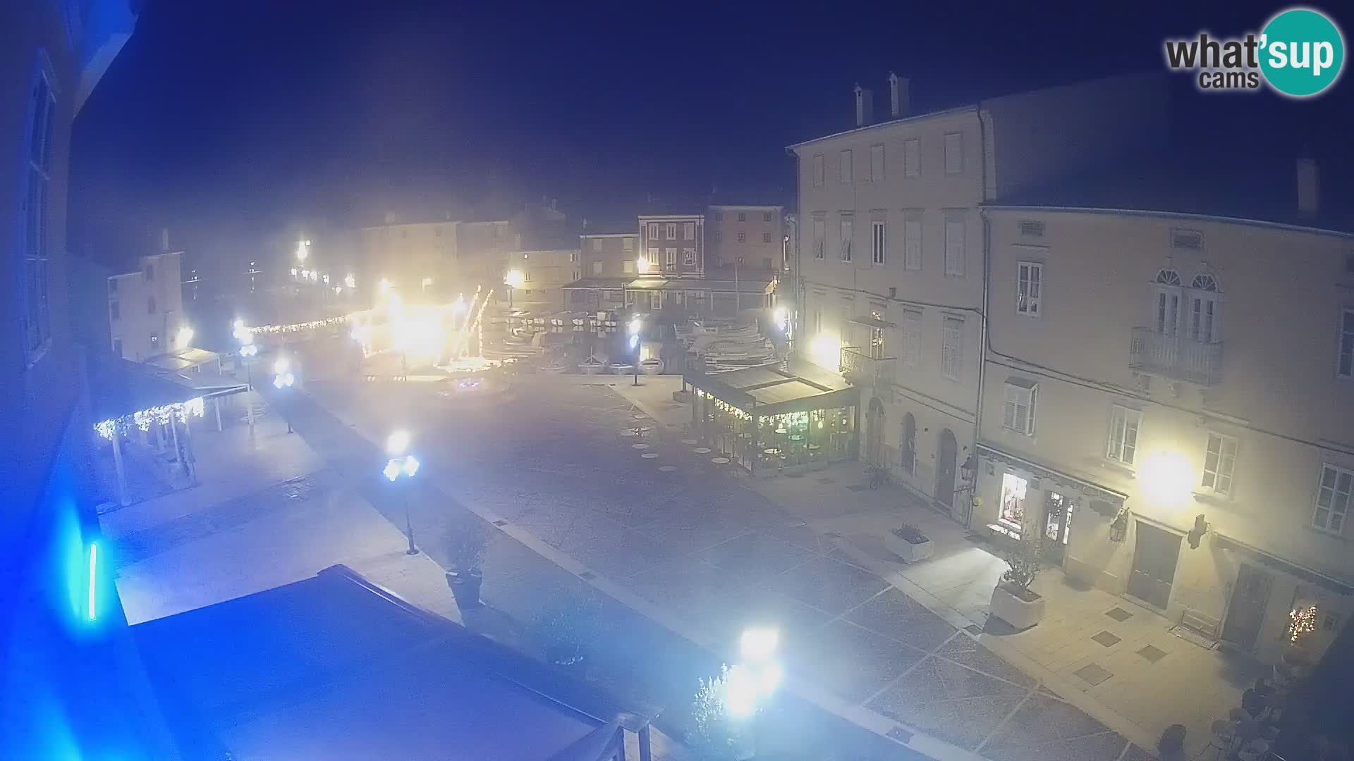 Kamera v ŽIVO Cres mesto – glavni trg in “mandrač” – otok Cres – Hrvaška