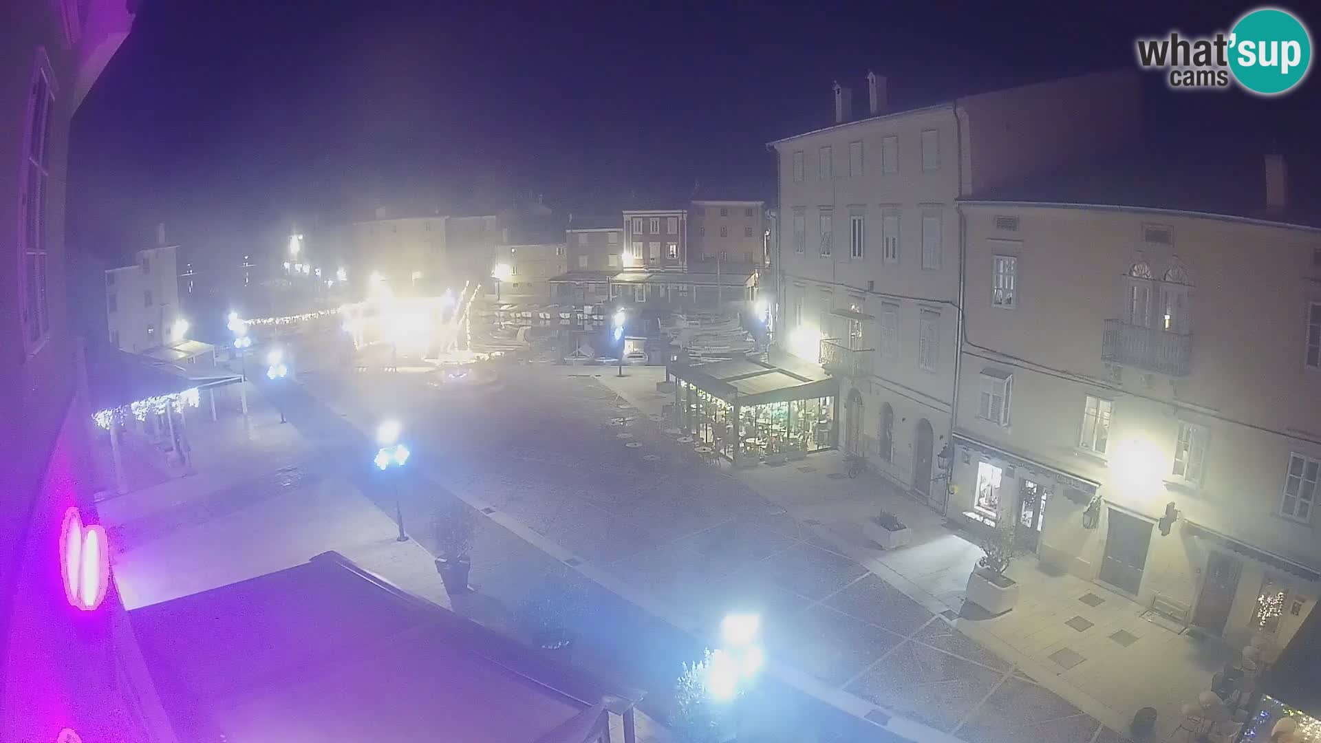 Cámara en vivo ciudad de Cres – plaza principal y “mandrač” – isla de Cres – Croacia