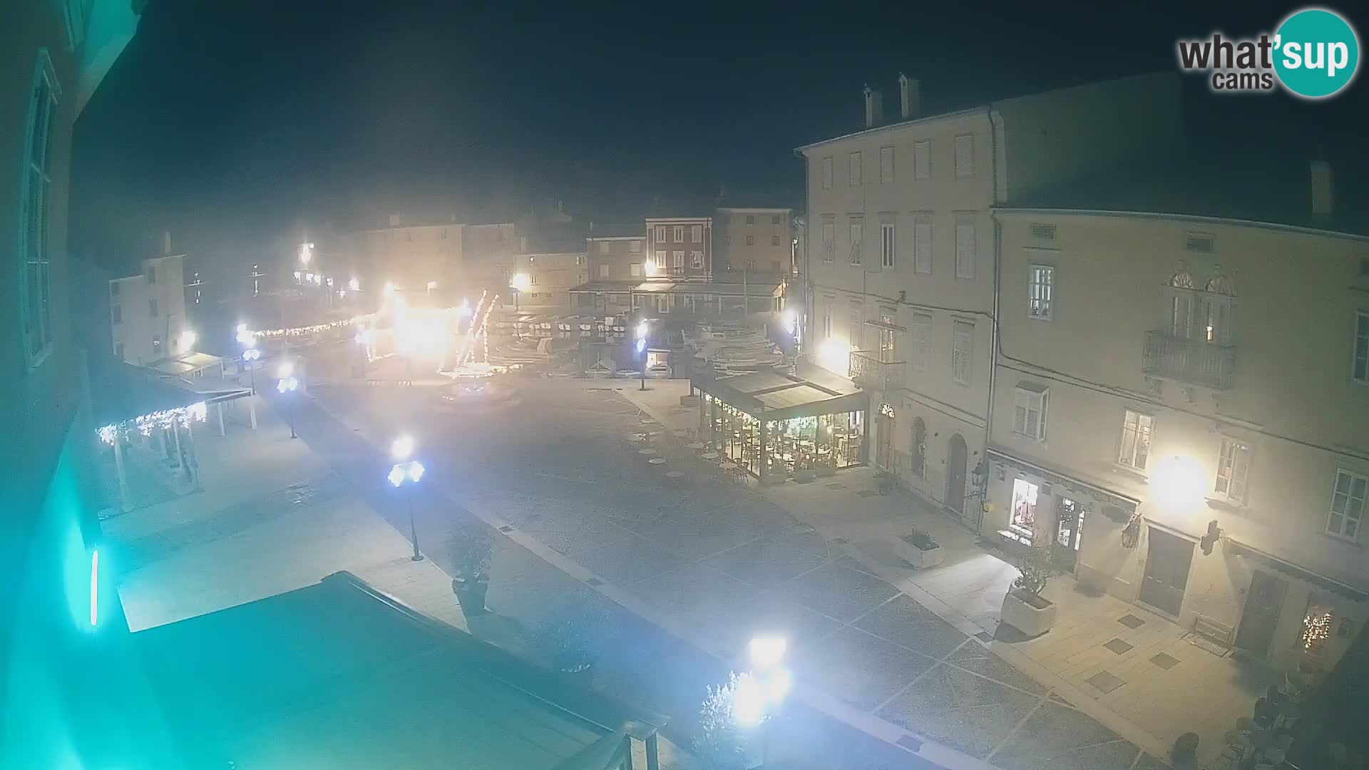 Kamera v ŽIVO Cres mesto – glavni trg in “mandrač” – otok Cres – Hrvaška