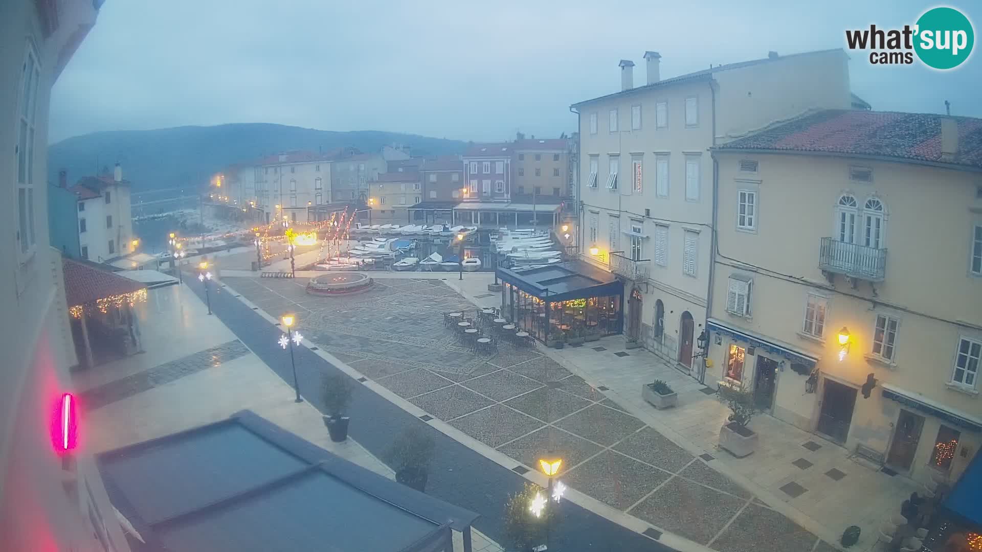 LIVE cam Cres città – piazza principale e “mandrač” – isola di Cherso – Croazia