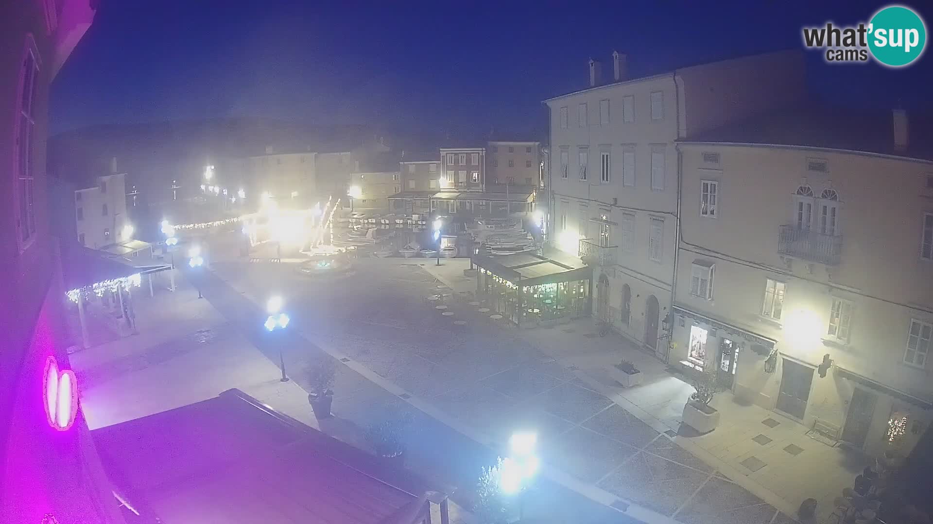 LIVE cam Cres city – place principale et “mandrač” – île de Cres – Croatie