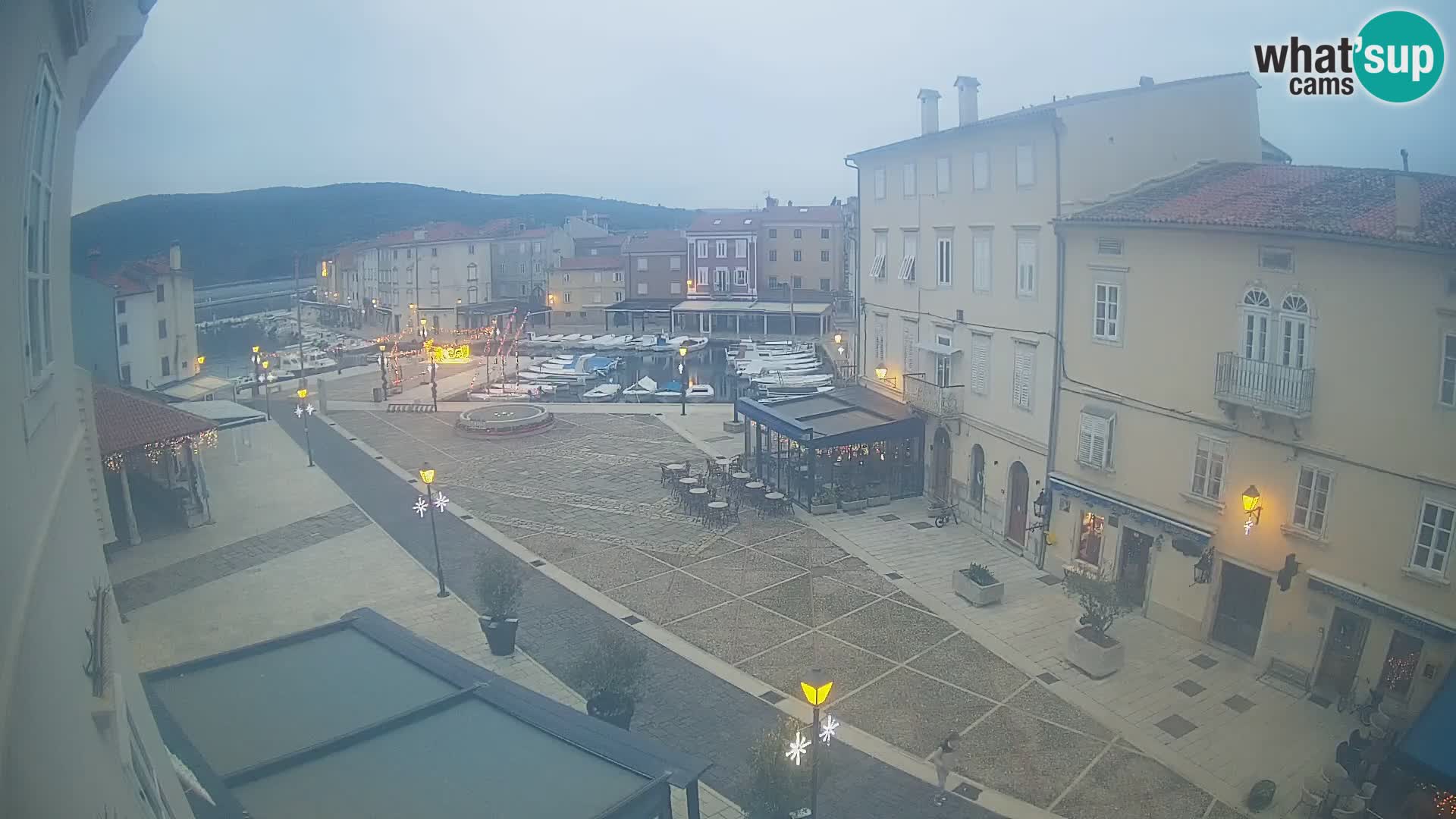 LIVE cam Cres Stadt – Hauptplatz und “mandrač” – Cres Insel – Kroatien