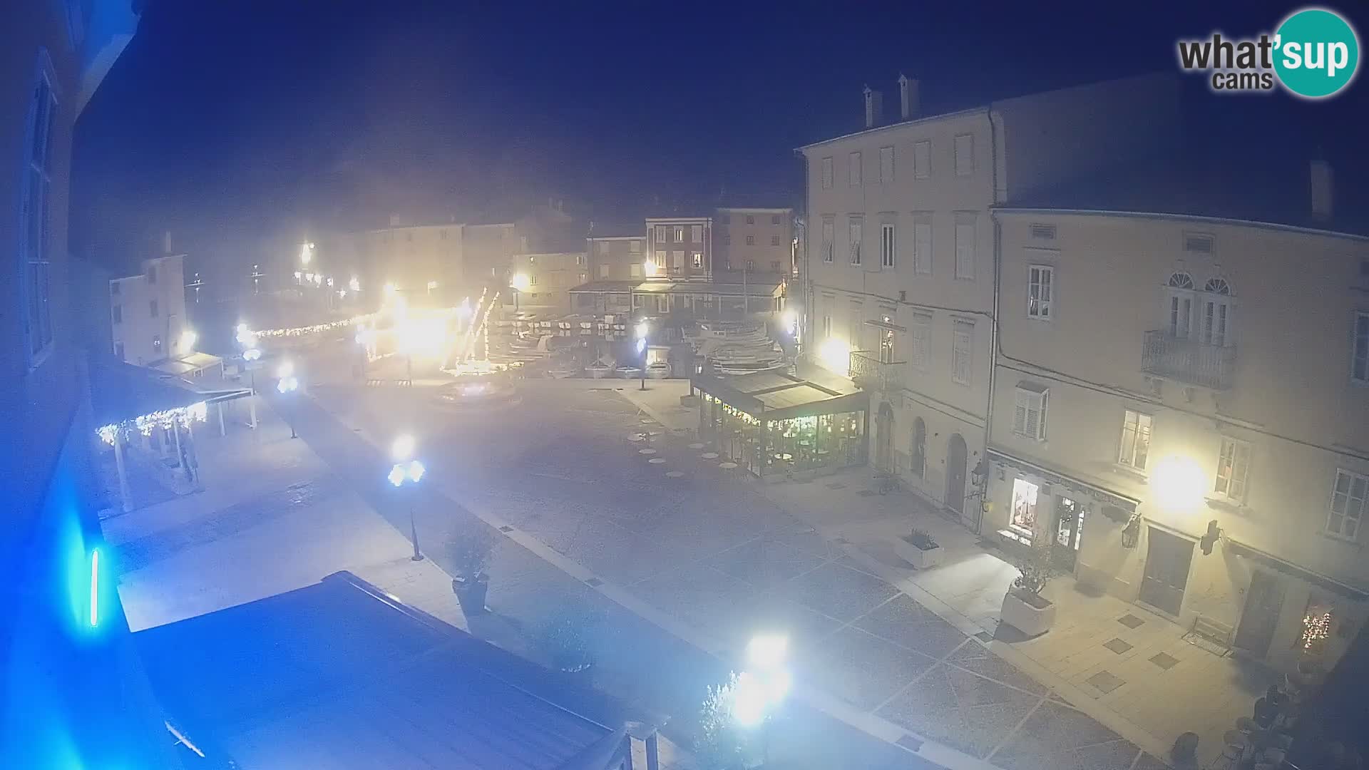 Kamera v ŽIVO Cres mesto – glavni trg in “mandrač” – otok Cres – Hrvaška