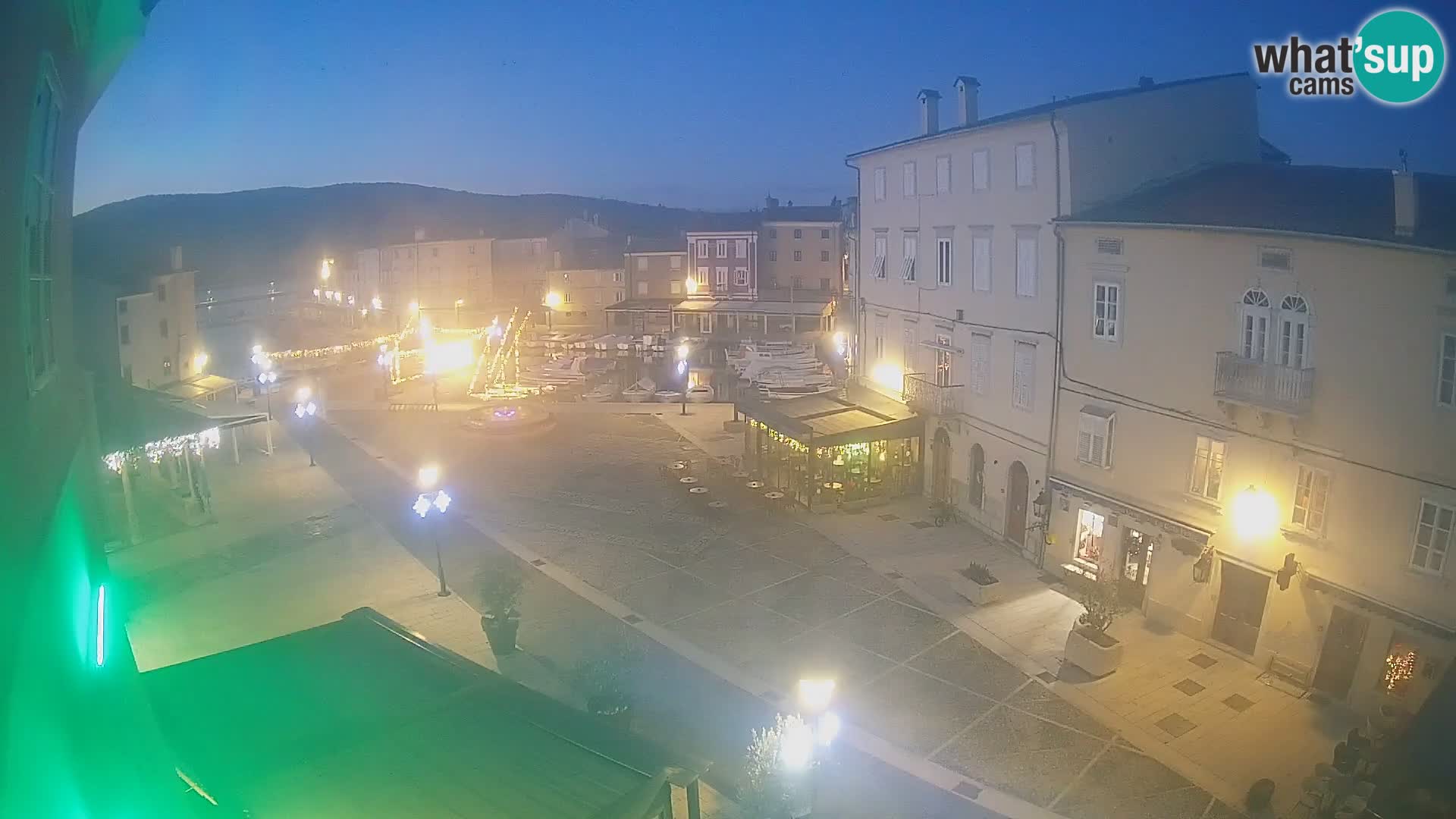 LIVE cam Cres city – place principale et “mandrač” – île de Cres – Croatie
