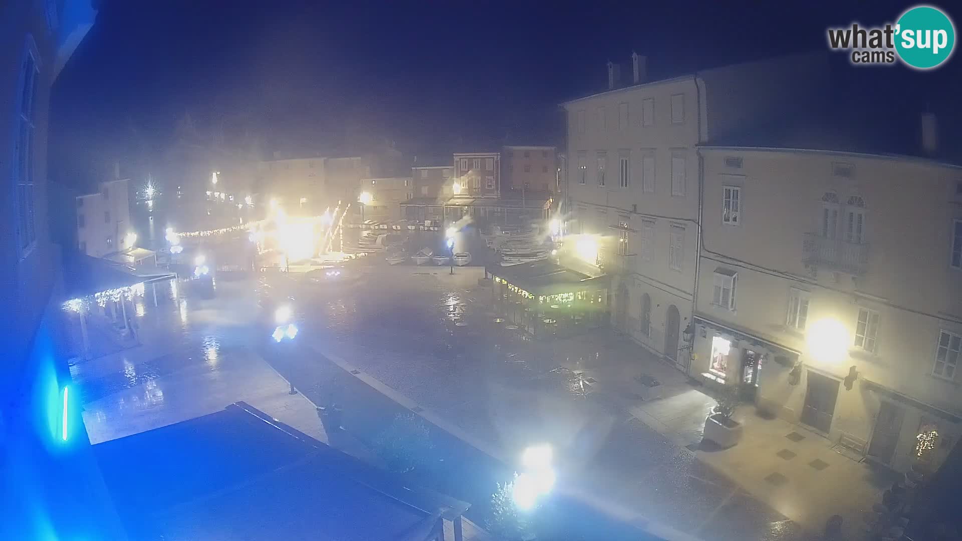 V ŽIVO spletna kamera Cres mesto – glavni trg in “mandrač” – otok Cres – Hrvaška