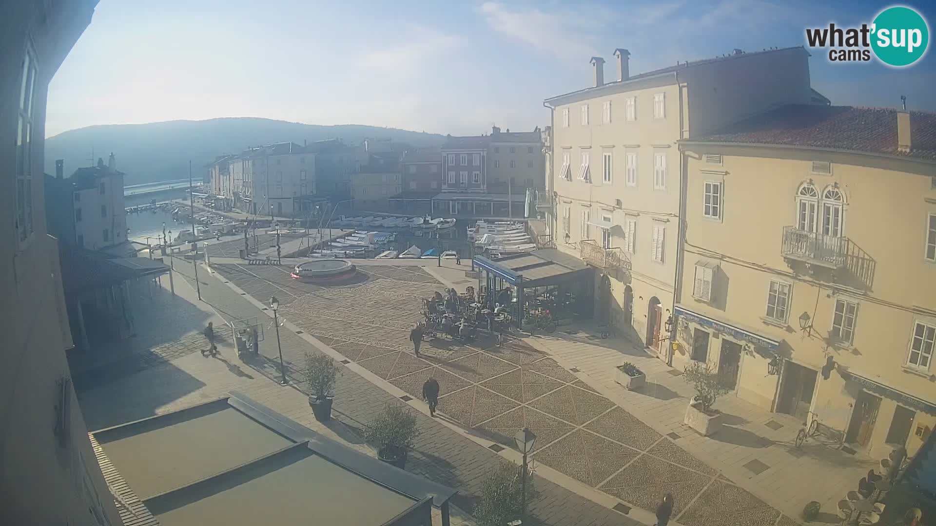 LIVE cam Cres Stadt – Hauptplatz und “mandrač” – Cres Insel – Kroatien