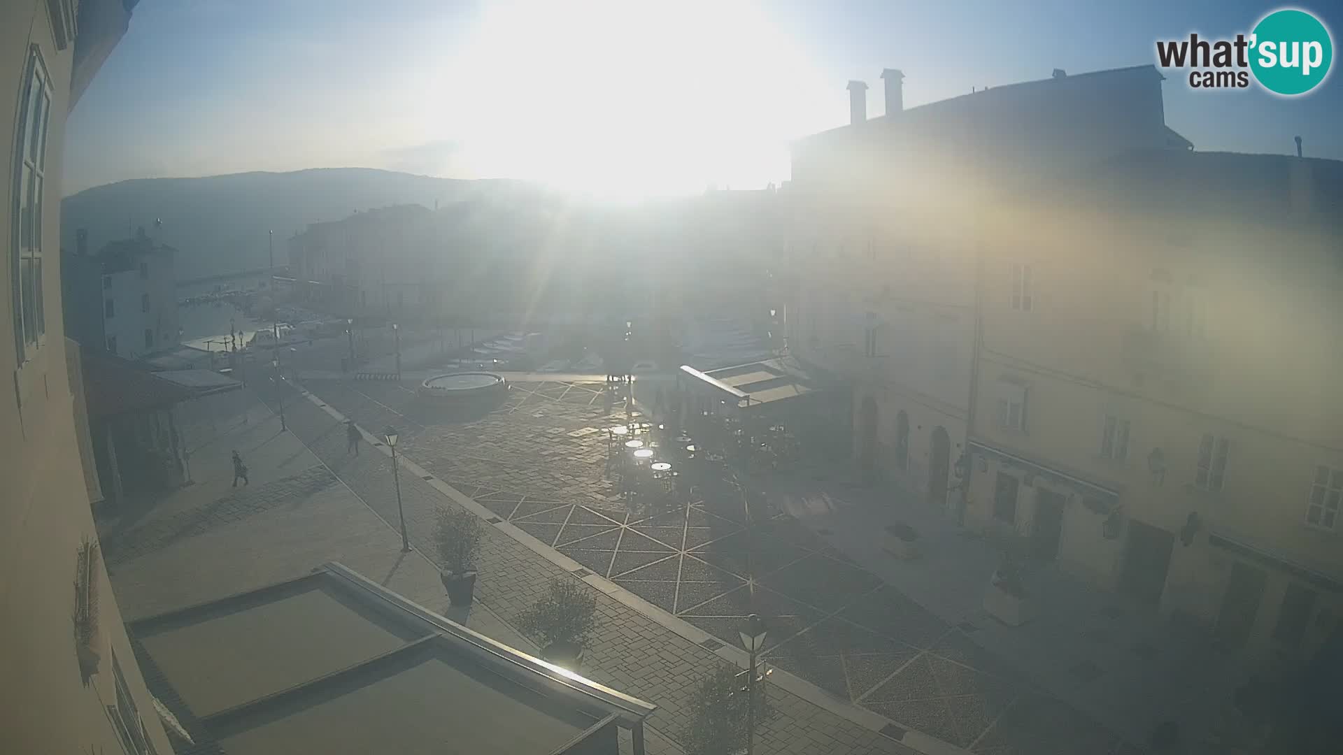 Cámara en vivo ciudad de Cres – plaza principal y “mandrač” – isla de Cres – Croacia