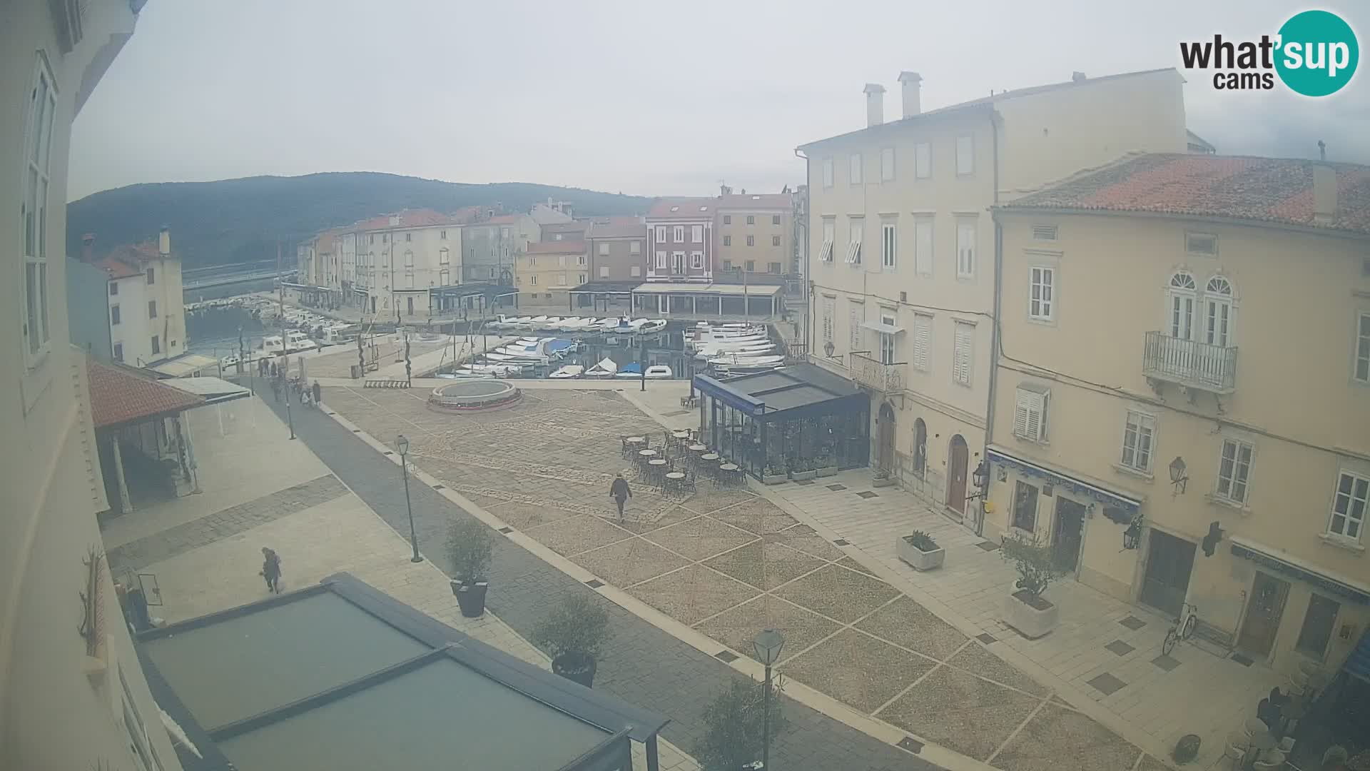 LIVE cam Cres città – piazza principale e “mandrač” – isola di Cherso – Croazia
