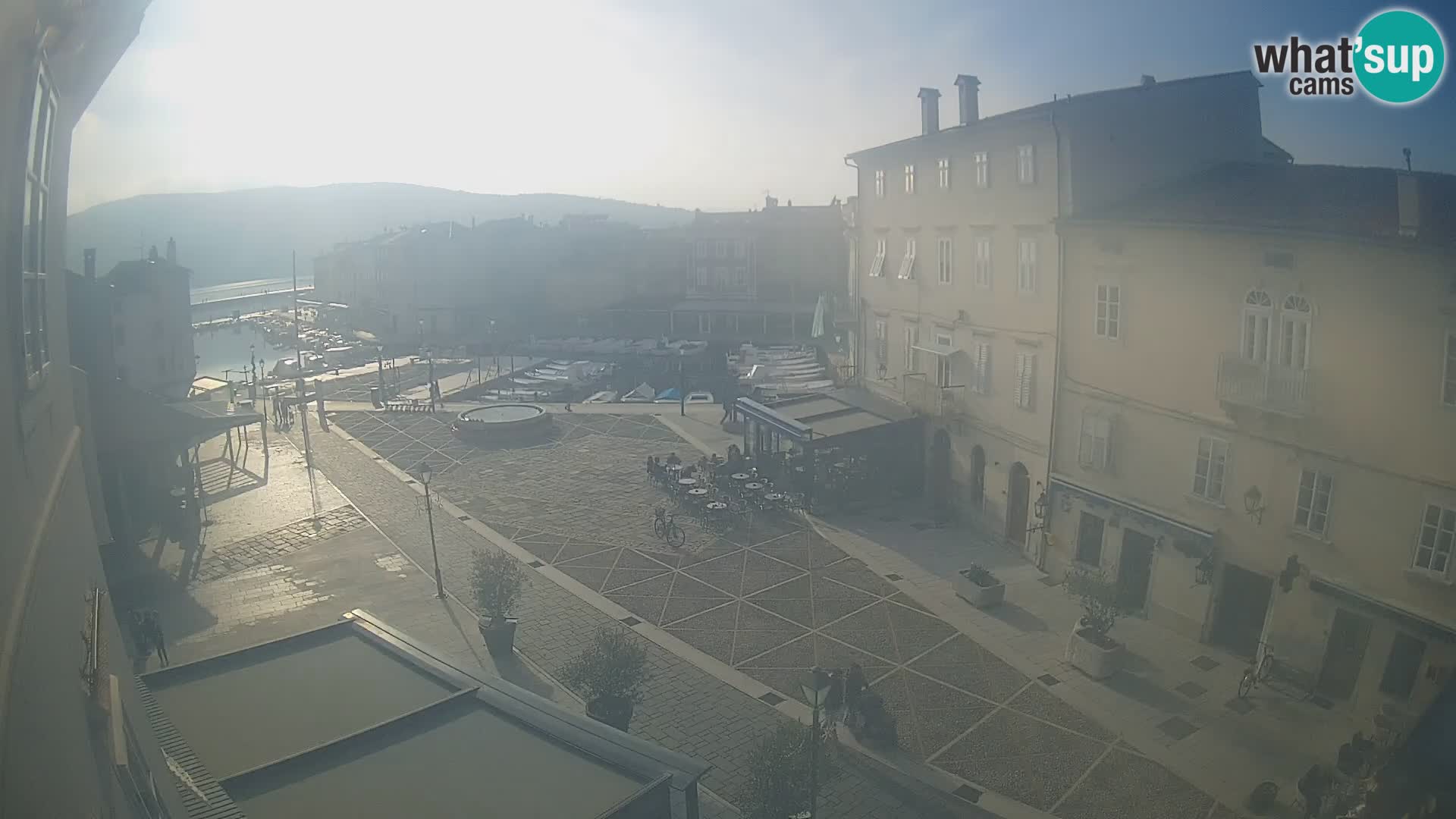 LIVE cam Cres Stadt – Hauptplatz und “mandrač” – Cres Insel – Kroatien