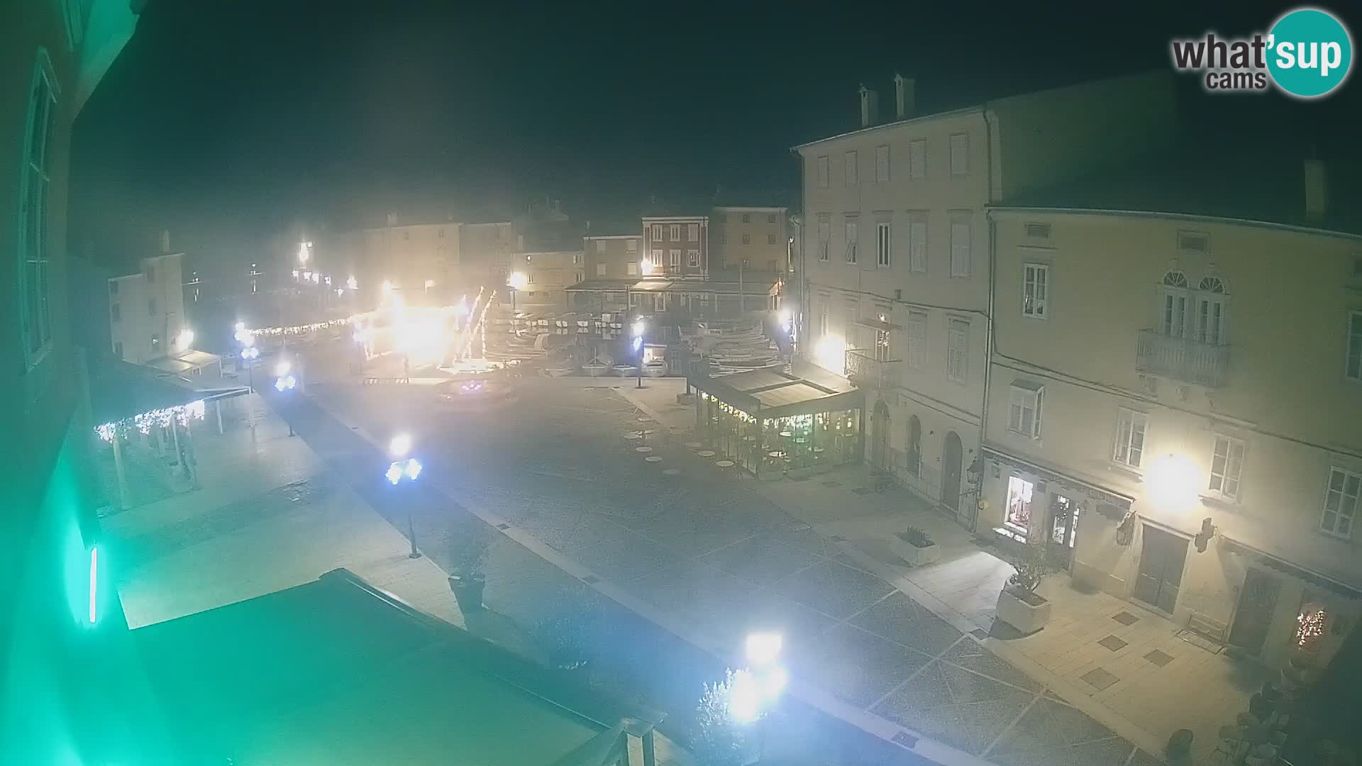 Kamera v ŽIVO Cres mesto – glavni trg in “mandrač” – otok Cres – Hrvaška