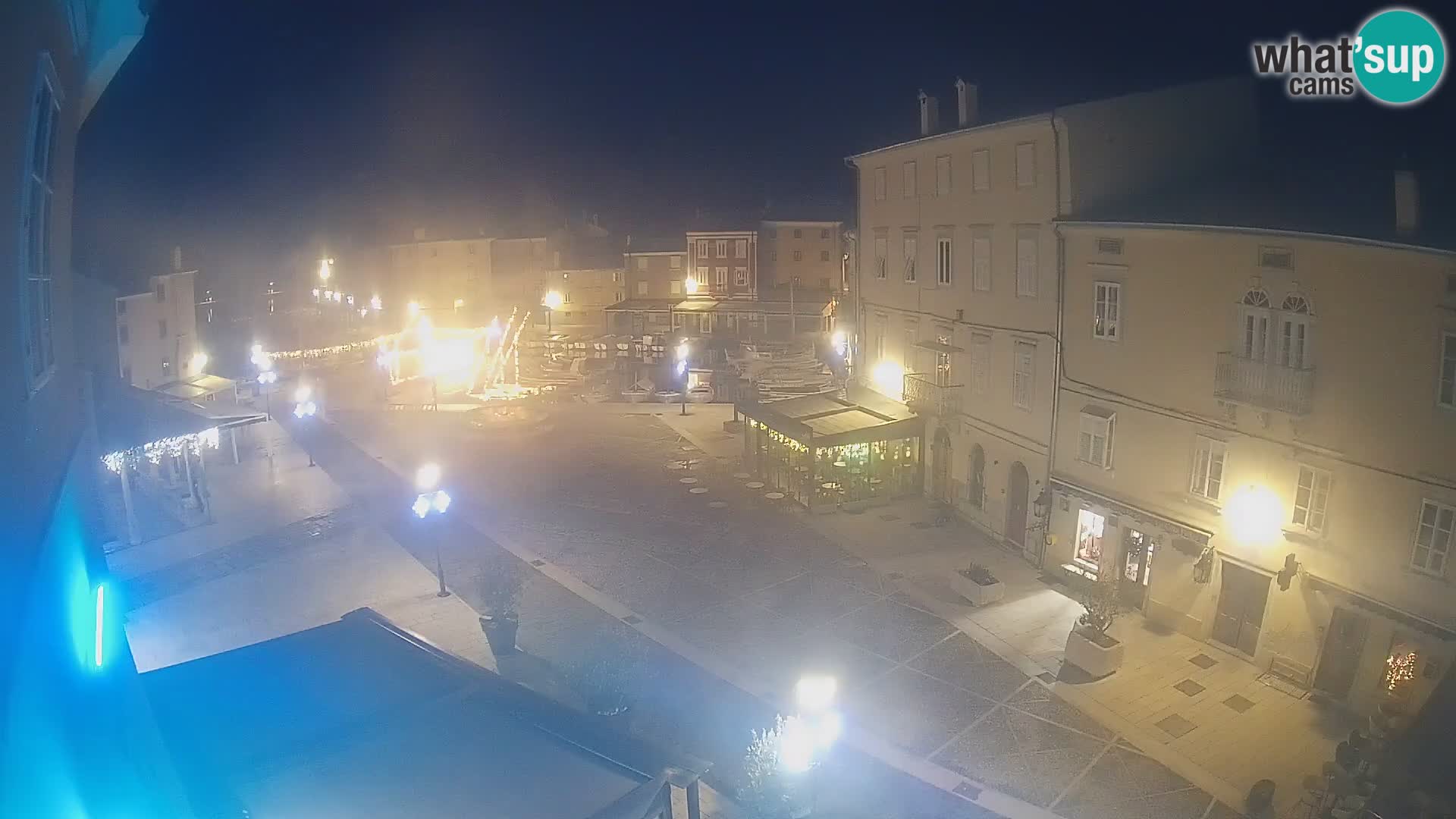 Kamera v ŽIVO Cres mesto – glavni trg in “mandrač” – otok Cres – Hrvaška