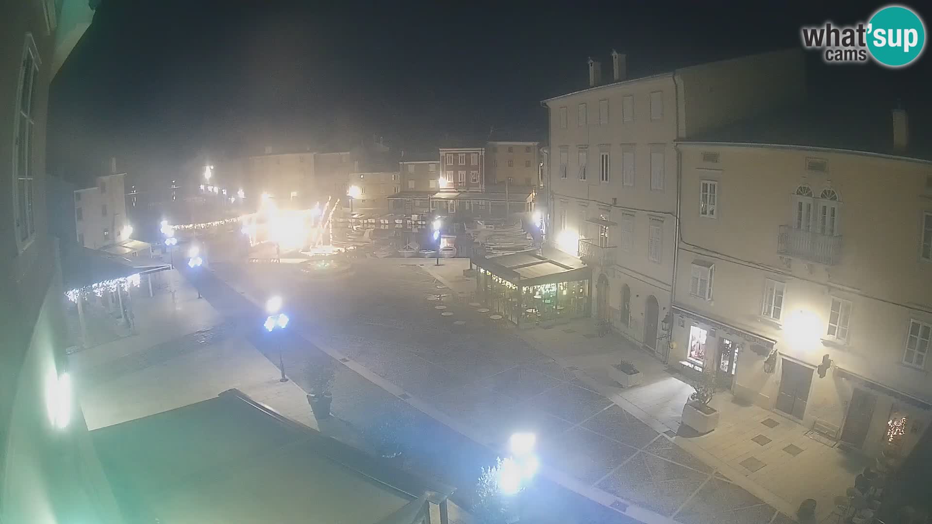LIVE cam Cres city – place principale et “mandrač” – île de Cres – Croatie