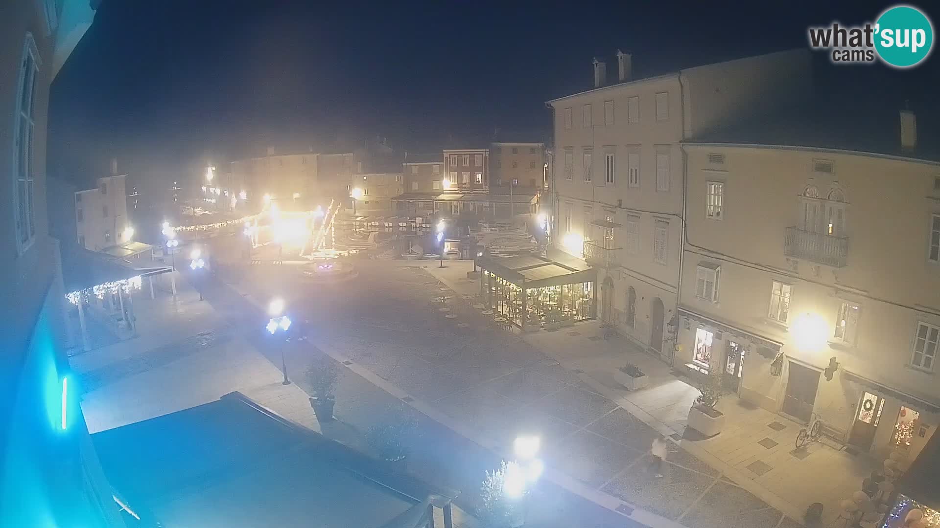 Kamera v ŽIVO Cres mesto – glavni trg in “mandrač” – otok Cres – Hrvaška