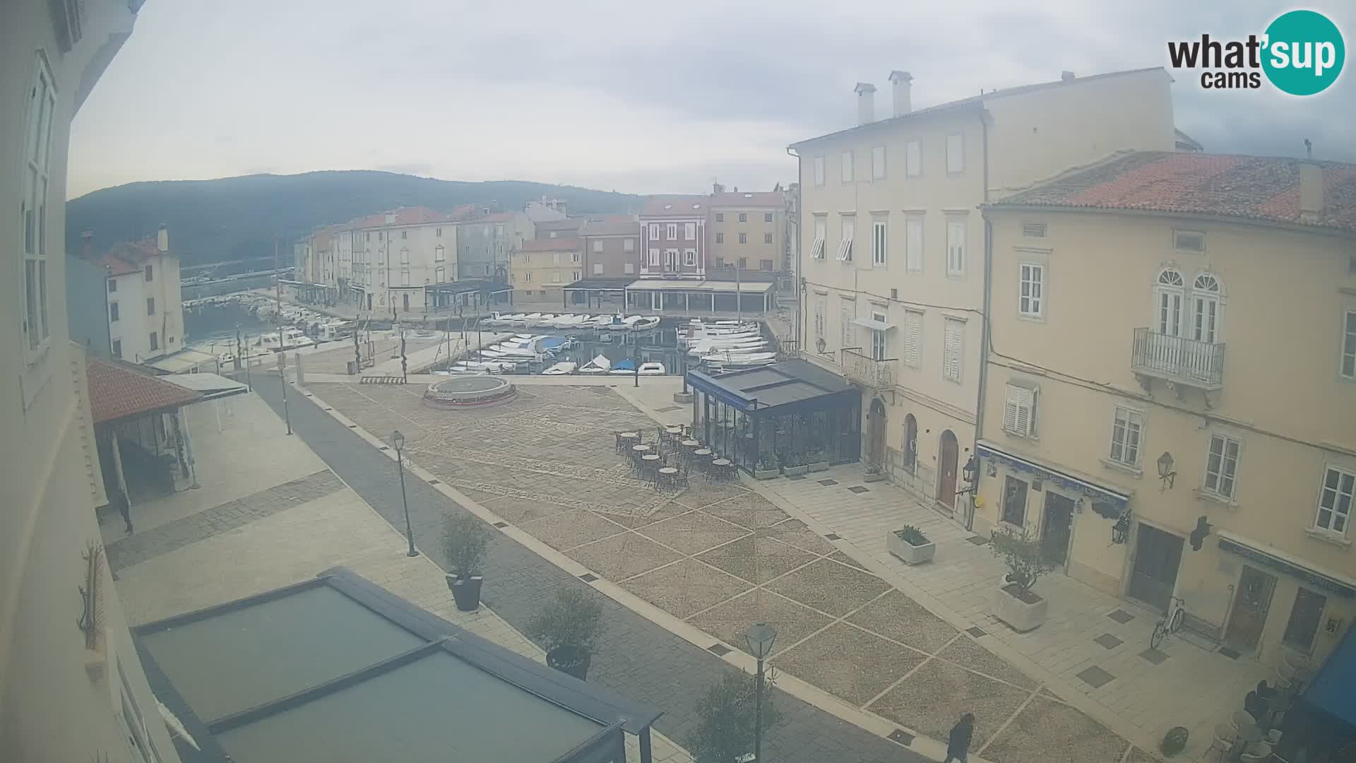 LIVE cam Cres città – piazza principale e “mandrač” – isola di Cherso – Croazia