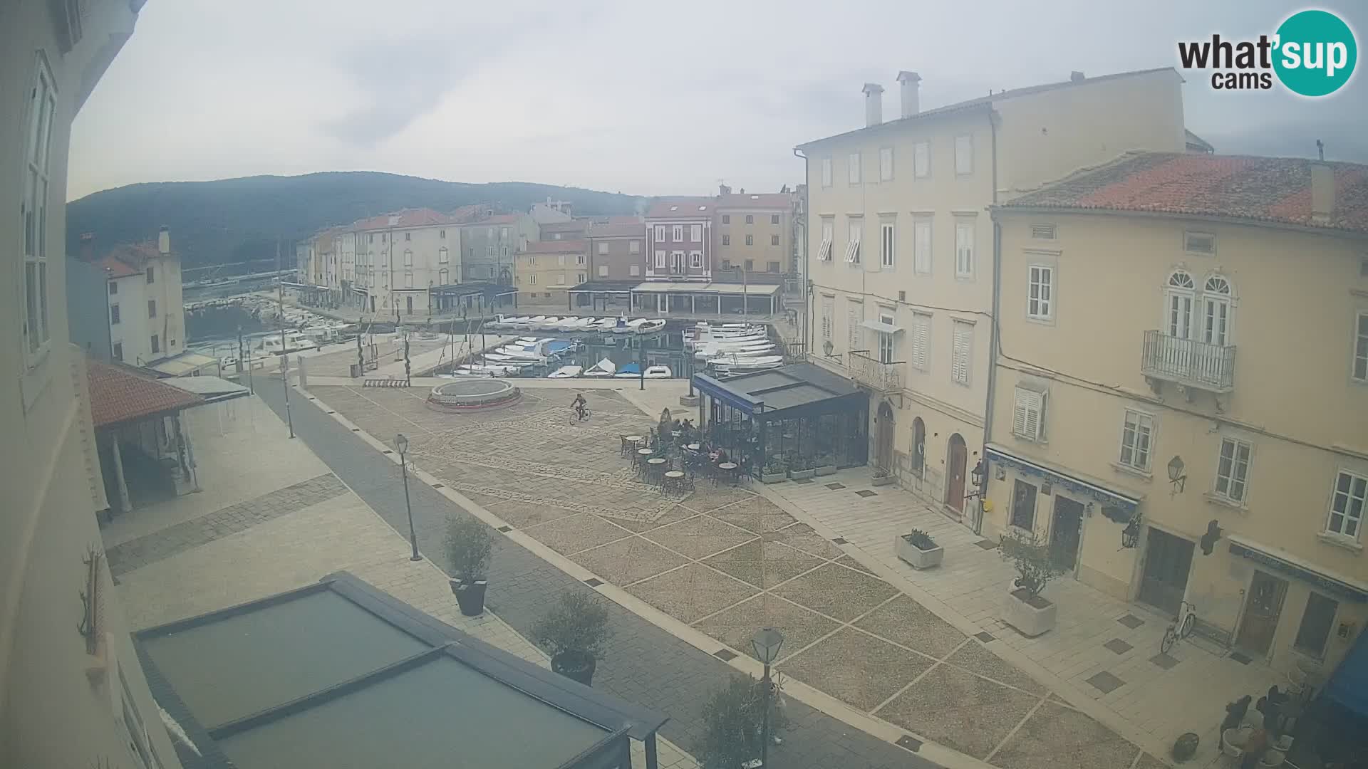 LIVE cam Cres città – piazza principale e “mandrač” – isola di Cherso – Croazia
