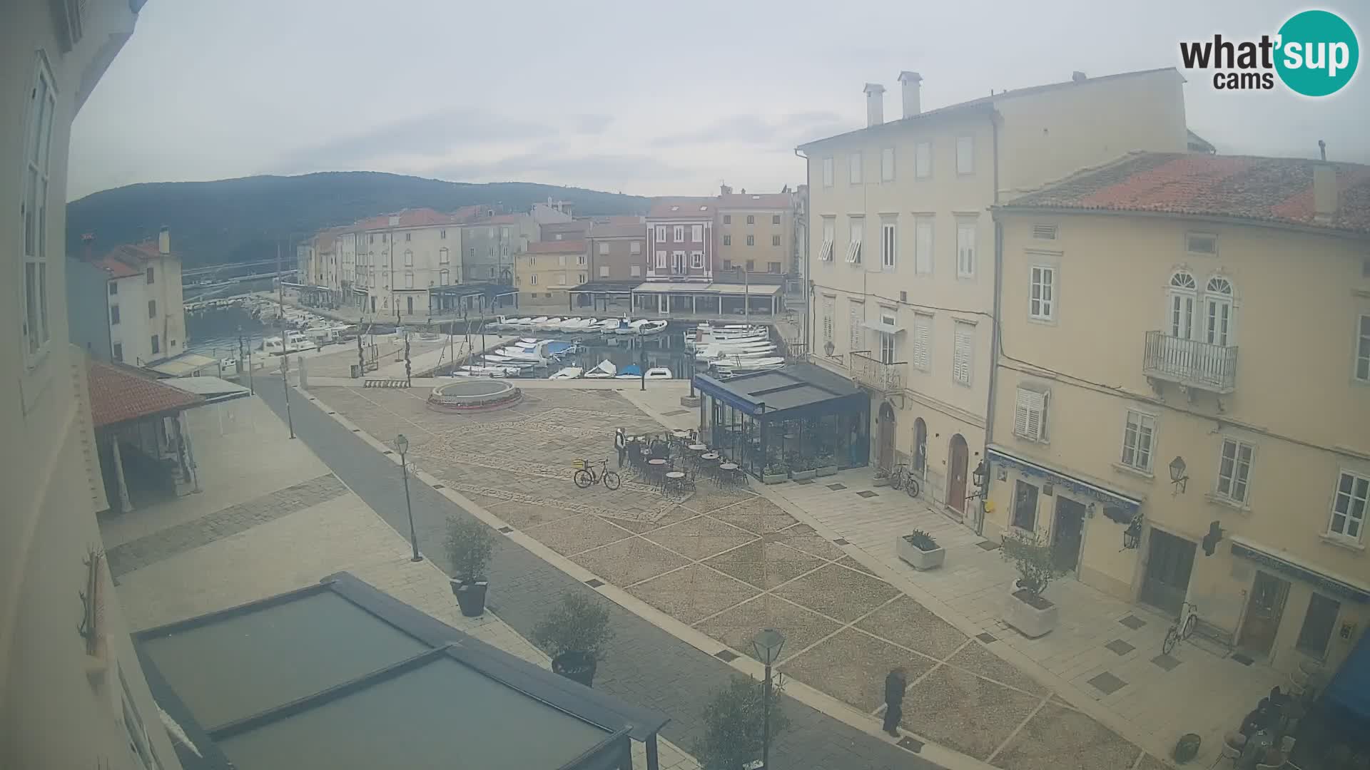 LIVE cam Cres Stadt – Hauptplatz und “mandrač” – Cres Insel – Kroatien
