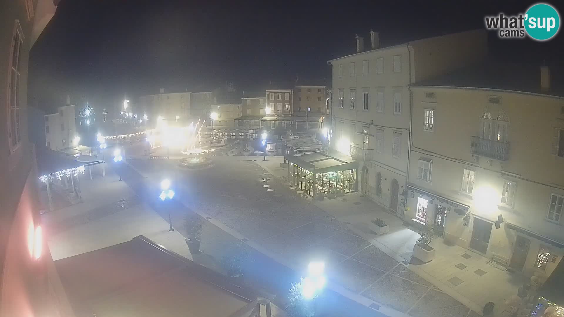 LIVE cam Cres city – place principale et “mandrač” – île de Cres – Croatie