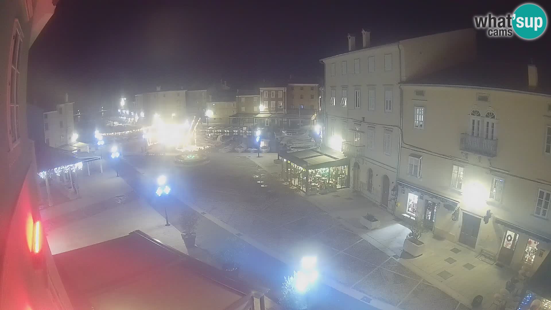 Kamera v ŽIVO Cres mesto – glavni trg in “mandrač” – otok Cres – Hrvaška