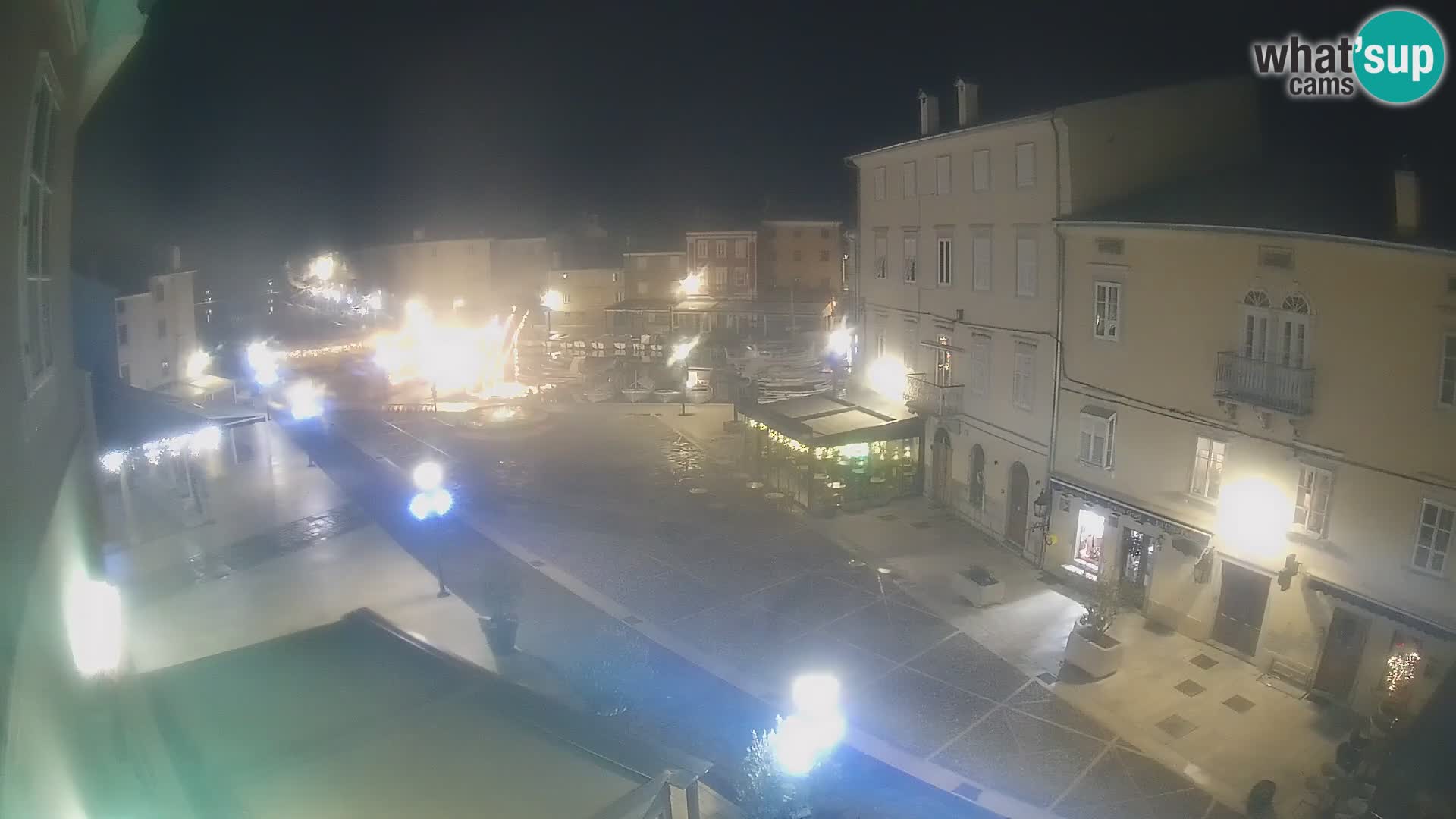 Kamera v ŽIVO Cres mesto – glavni trg in “mandrač” – otok Cres – Hrvaška