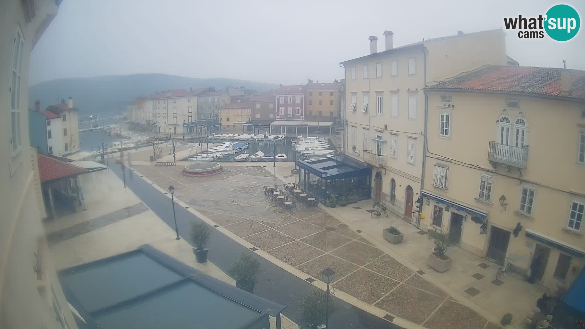 LIVE cam Cres city – place principale et “mandrač” – île de Cres – Croatie
