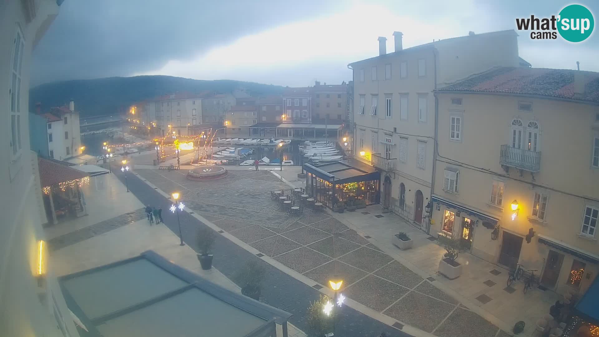 LIVE cam Cres Stadt – Hauptplatz und “mandrač” – Cres Insel – Kroatien