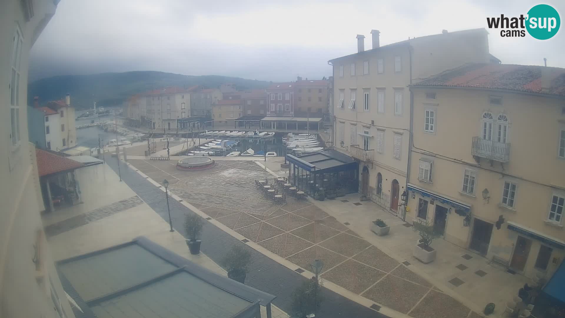 LIVE cam Cres Stadt – Hauptplatz und “mandrač” – Cres Insel – Kroatien