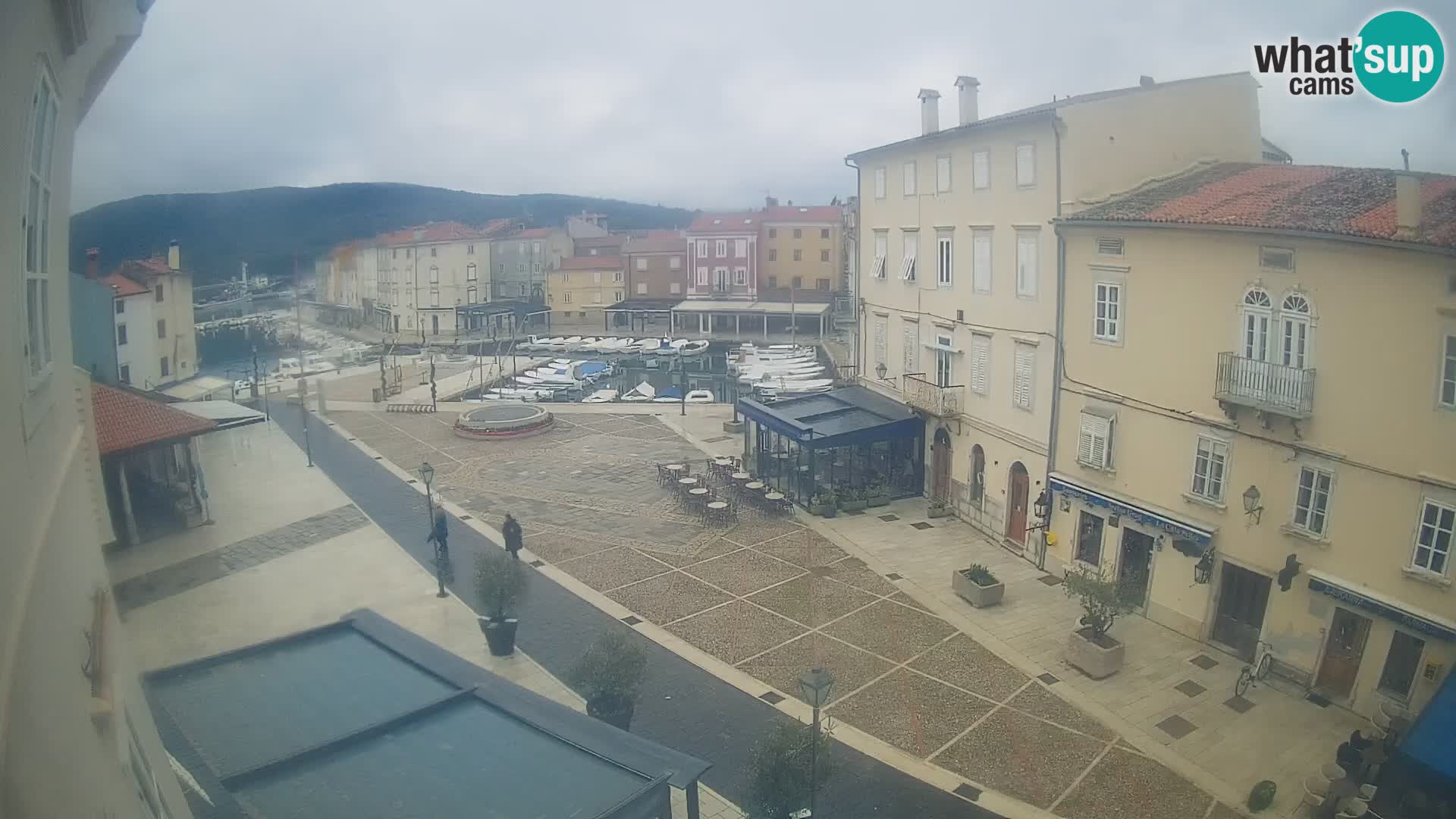LIVE cam Cres Stadt – Hauptplatz und “mandrač” – Cres Insel – Kroatien