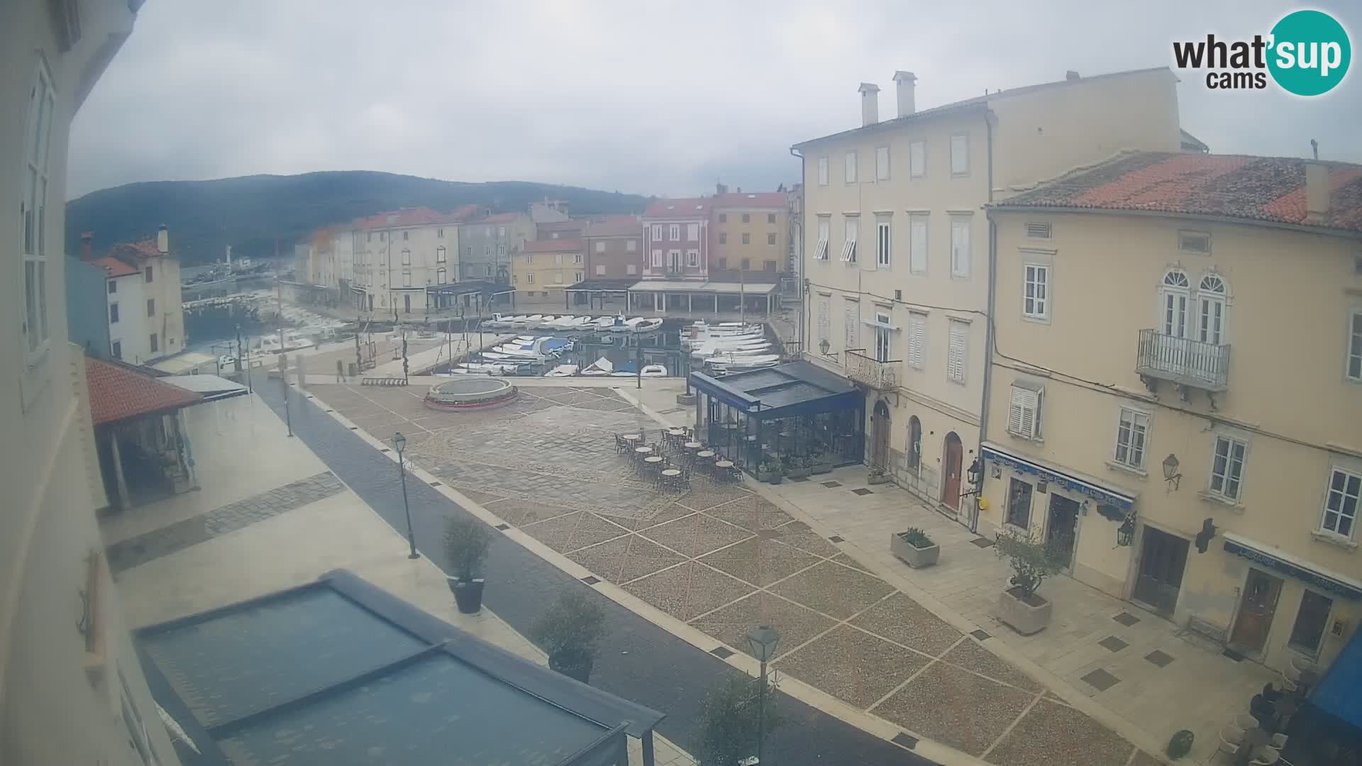LIVE cam Cres Stadt – Hauptplatz und “mandrač” – Cres Insel – Kroatien