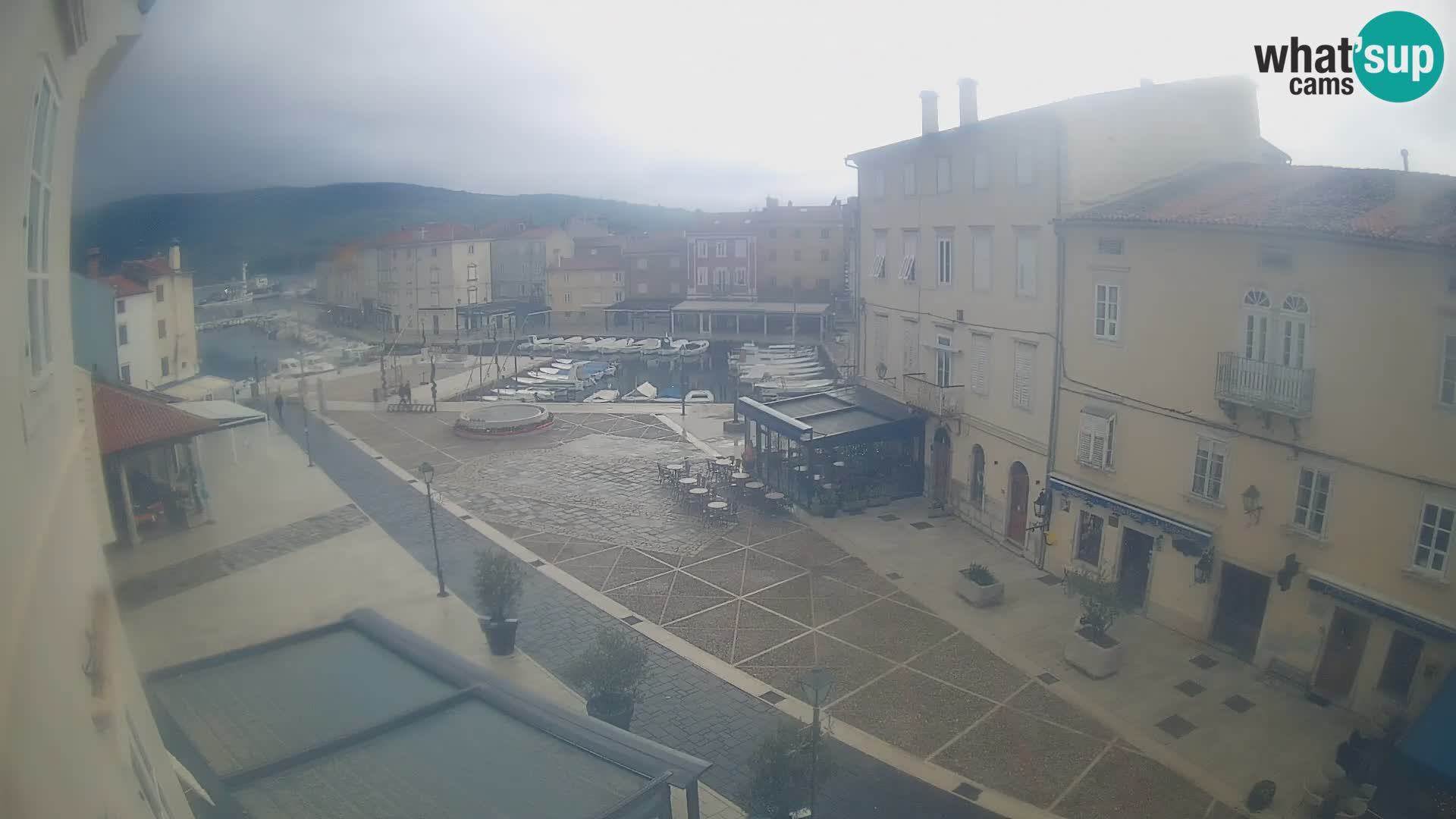 LIVE cam Cres città – piazza principale e “mandrač” – isola di Cherso – Croazia