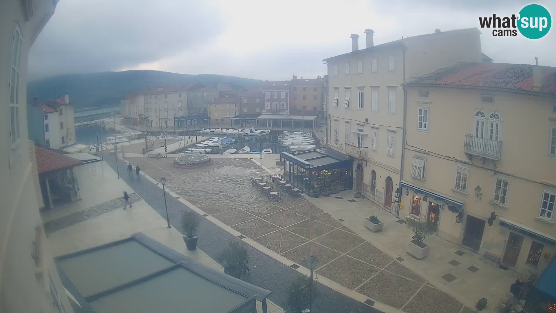 LIVE cam Cres Stadt – Hauptplatz und “mandrač” – Cres Insel – Kroatien
