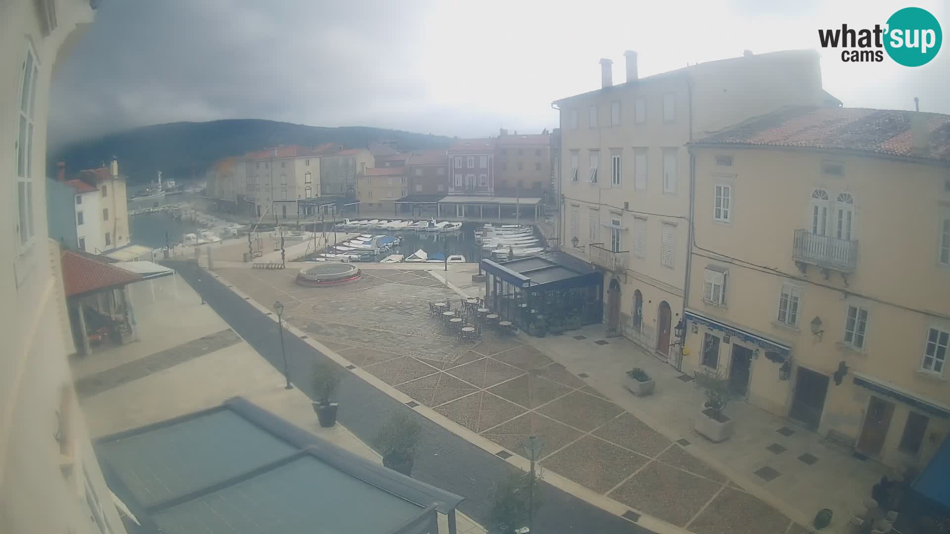 Cámara en vivo ciudad de Cres – plaza principal y “mandrač” – isla de Cres – Croacia