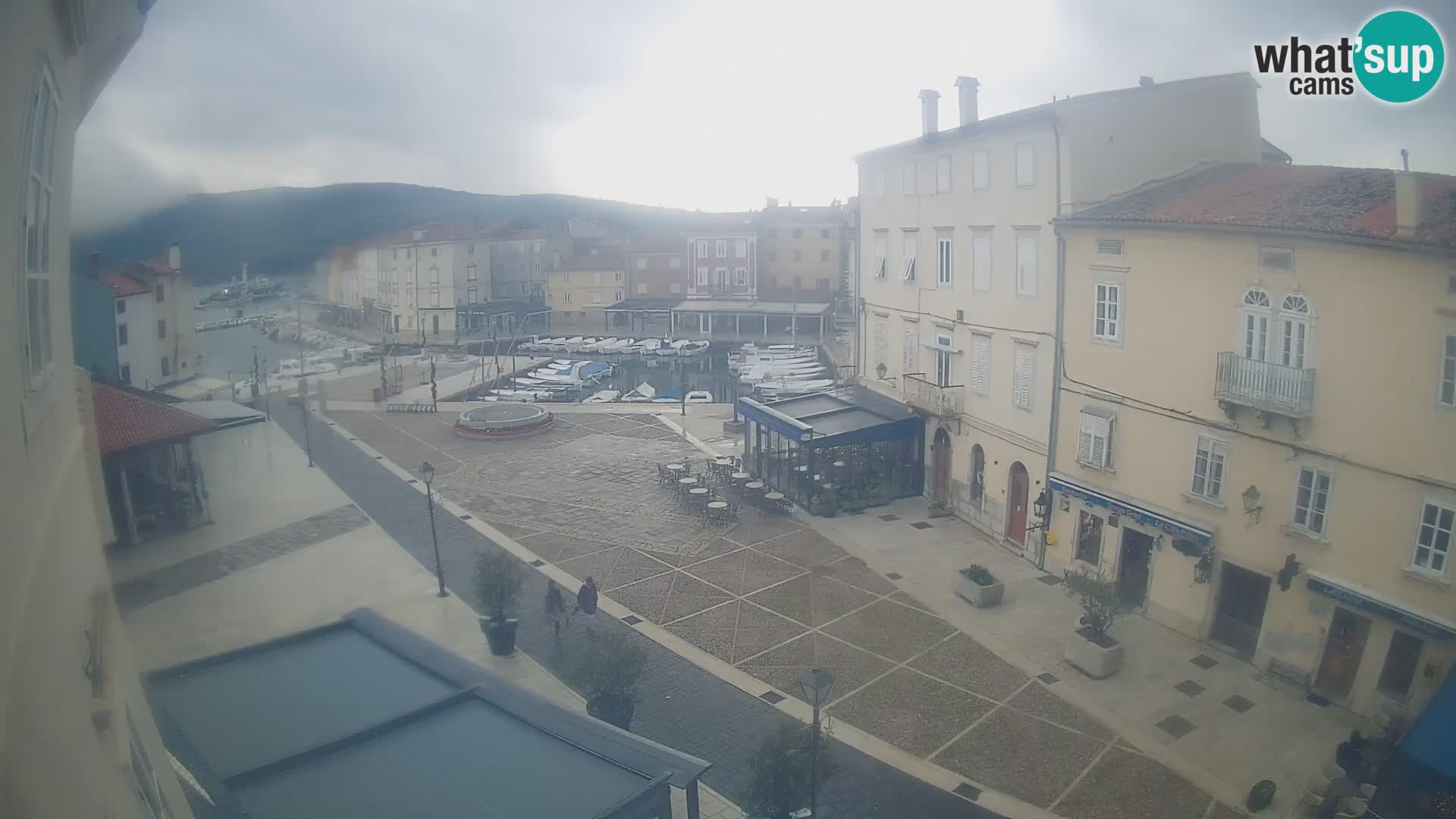 LIVE cam Cres Stadt – Hauptplatz und “mandrač” – Cres Insel – Kroatien