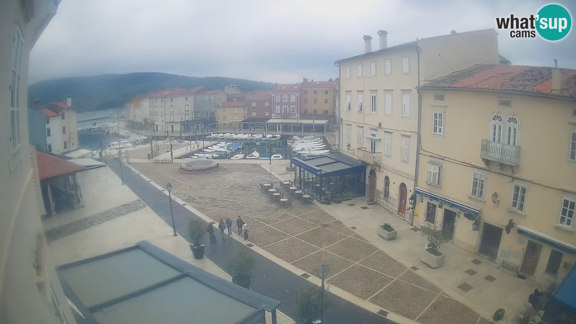 LIVE cam Cres città – piazza principale e “mandrač” – isola di Cherso – Croazia