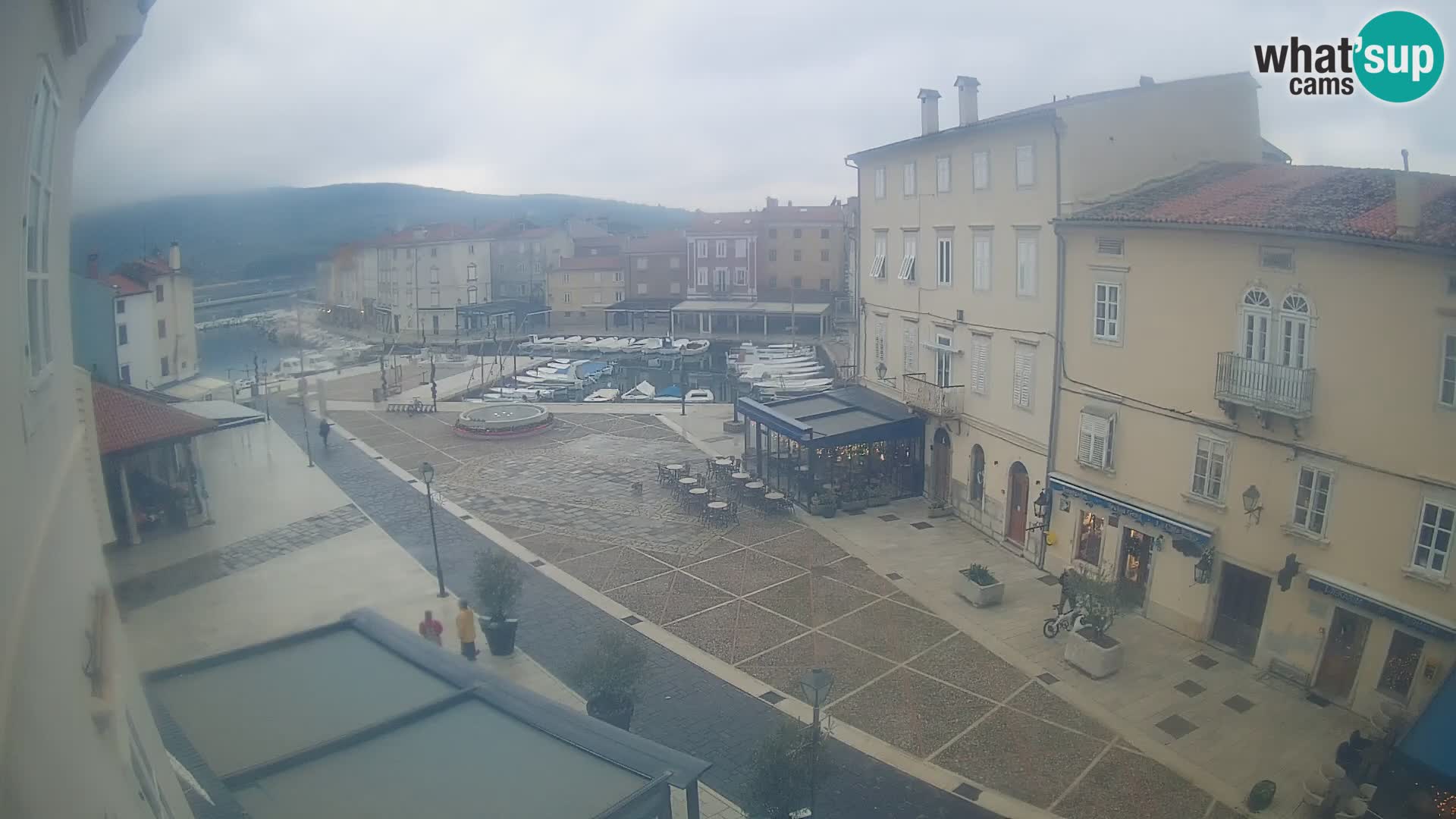 LIVE cam Cres città – piazza principale e “mandrač” – isola di Cherso – Croazia