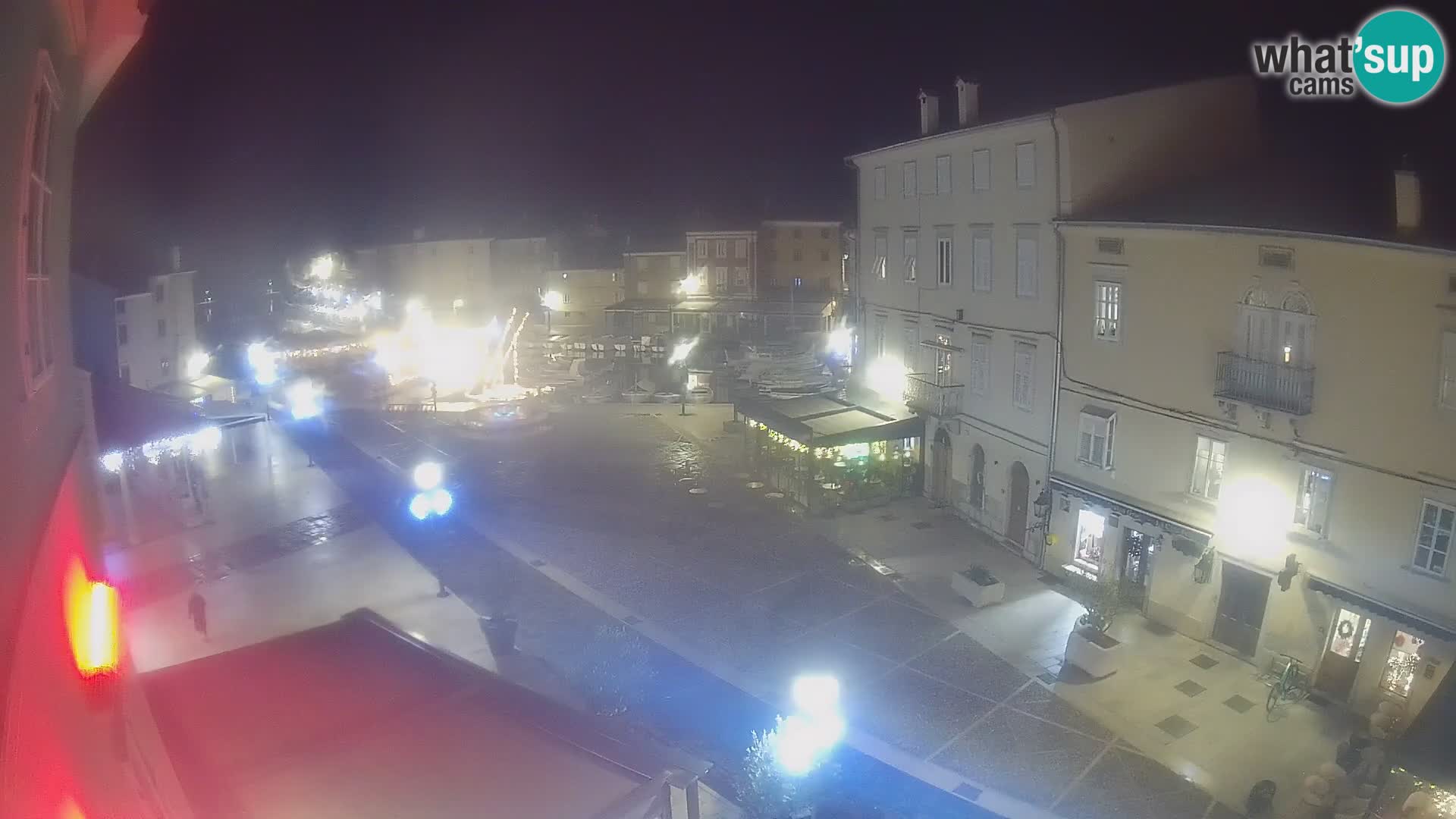 V ŽIVO spletna kamera Cres mesto – glavni trg in “mandrač” – otok Cres – Hrvaška