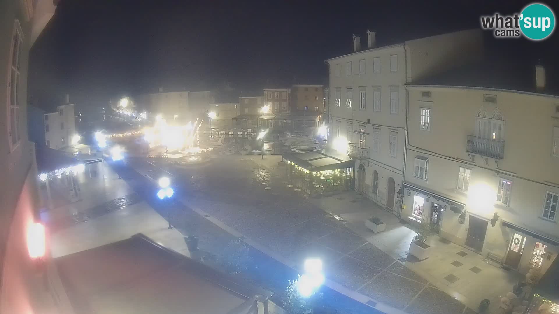 Web kamera Grad Cres – glavni trg i “mandrač” – otok Cres