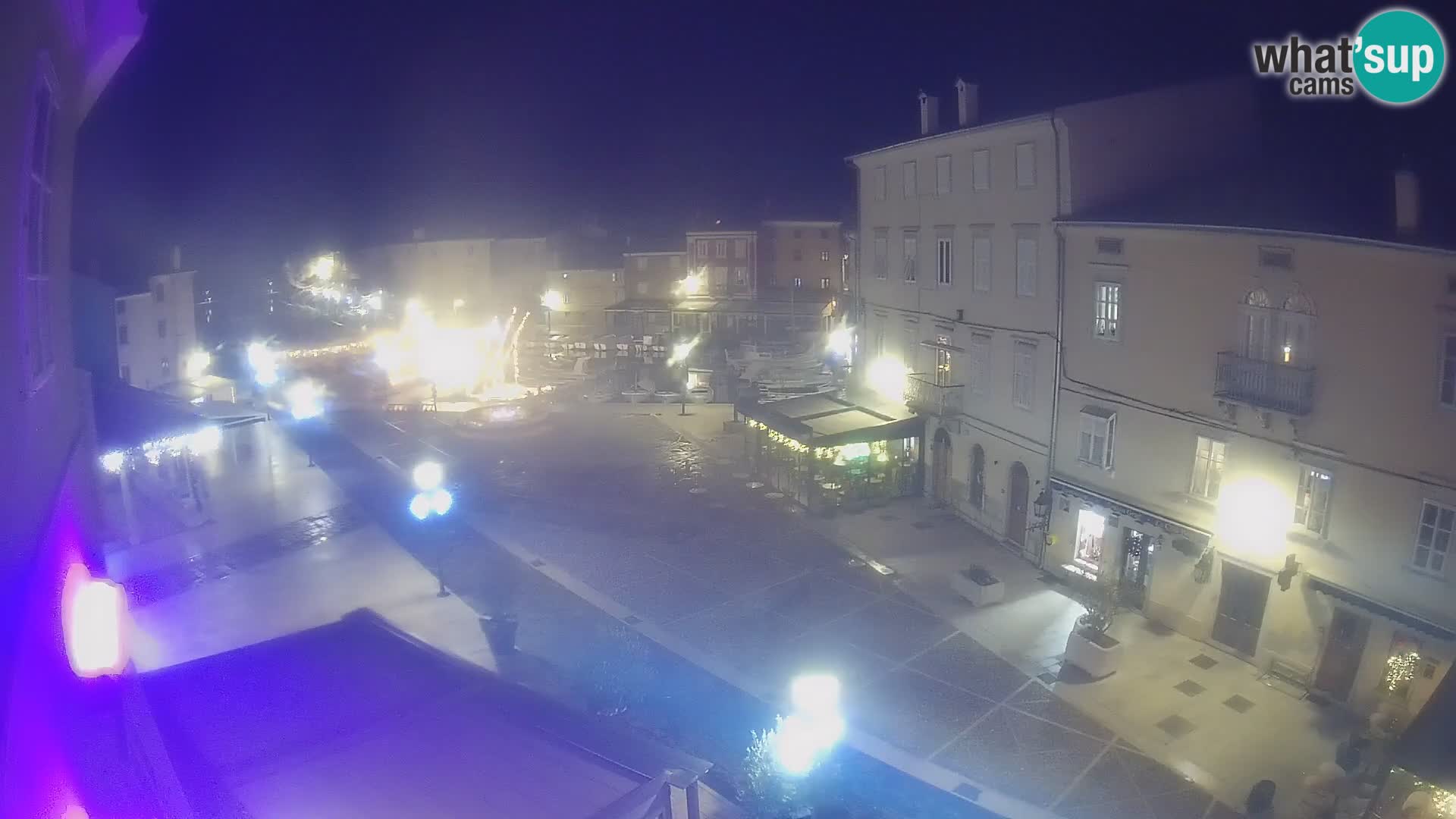 Cámara en vivo ciudad de Cres – plaza principal y “mandrač” – isla de Cres – Croacia