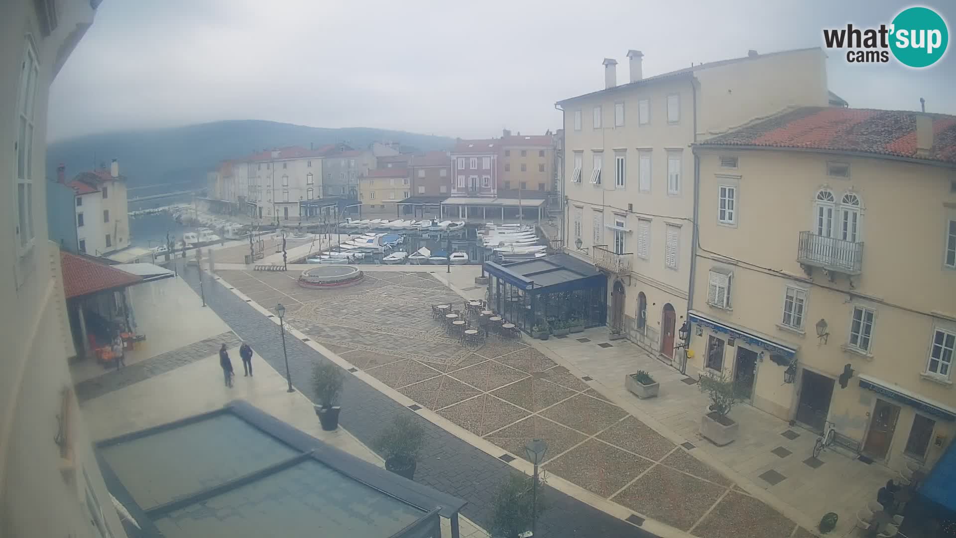 LIVE cam Cres city – place principale et “mandrač” – île de Cres – Croatie