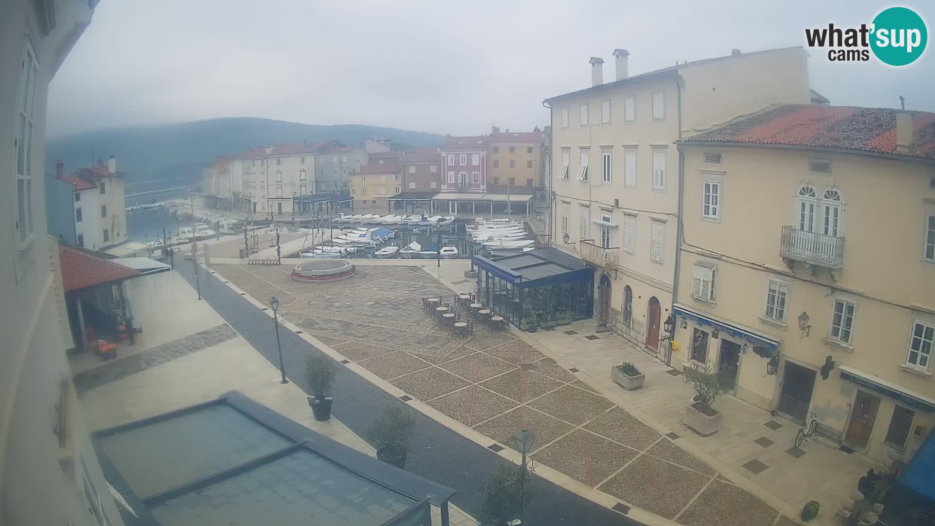 LIVE cam Cres Stadt – Hauptplatz und “mandrač” – Cres Insel – Kroatien