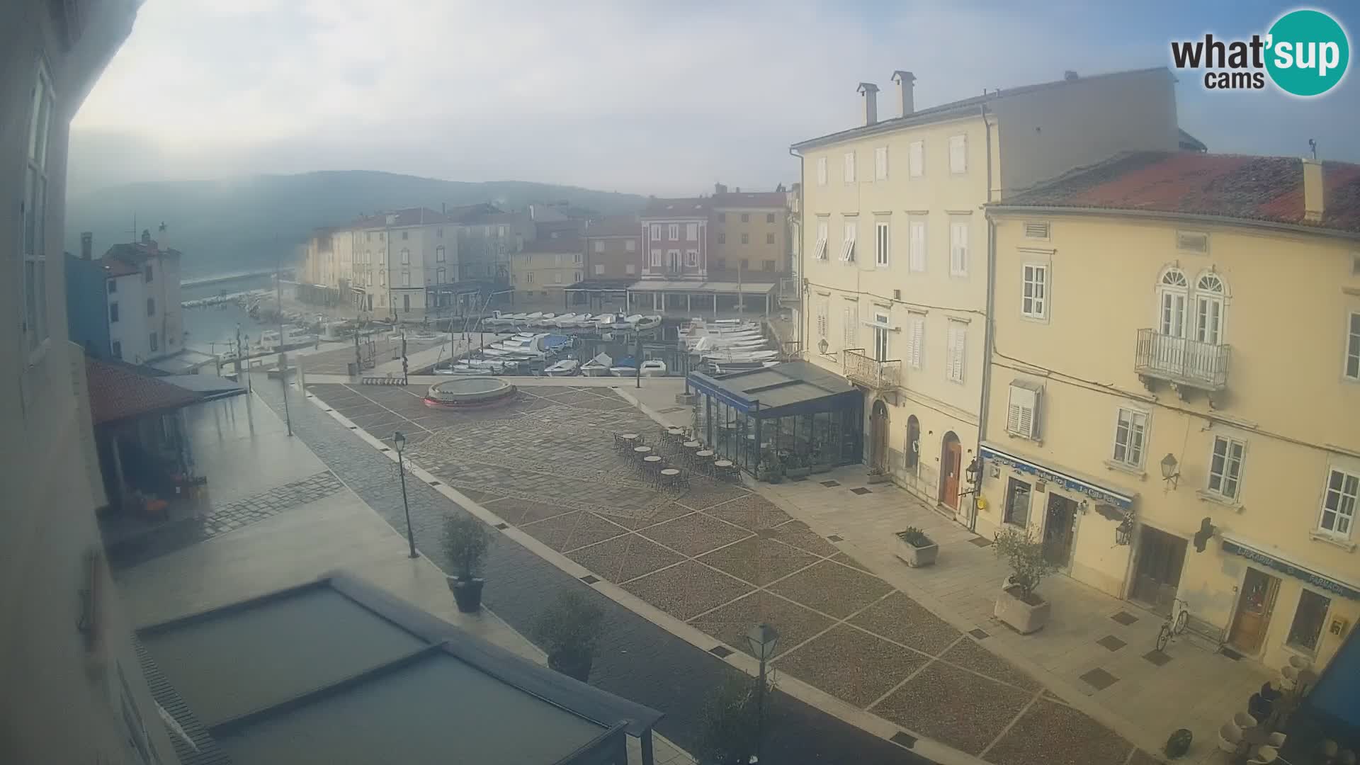 LIVE cam Cres Stadt – Hauptplatz und “mandrač” – Cres Insel – Kroatien