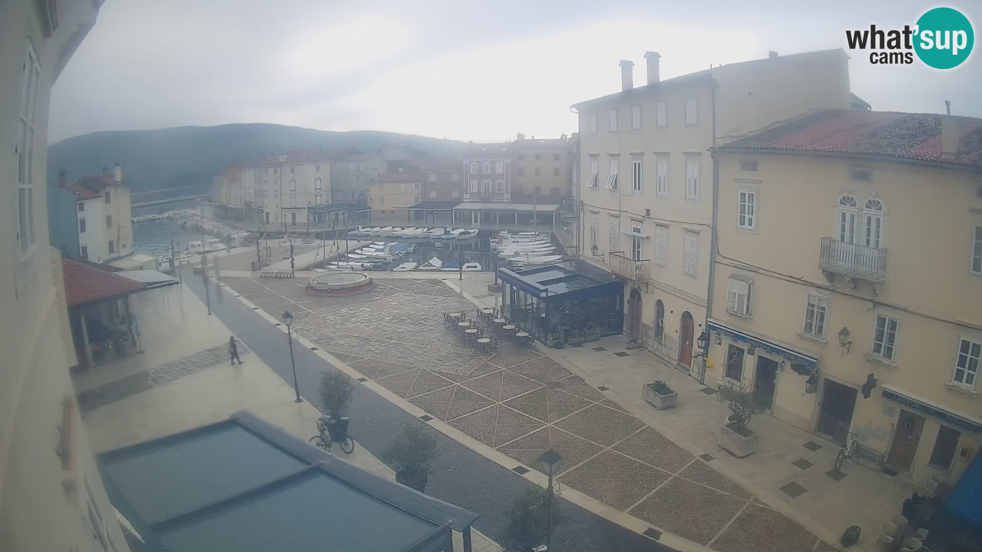 Cámara en vivo ciudad de Cres – plaza principal y “mandrač” – isla de Cres – Croacia