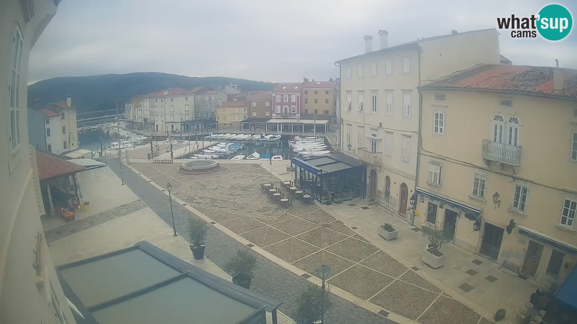 LIVE cam Cres città – piazza principale e “mandrač” – isola di Cherso – Croazia
